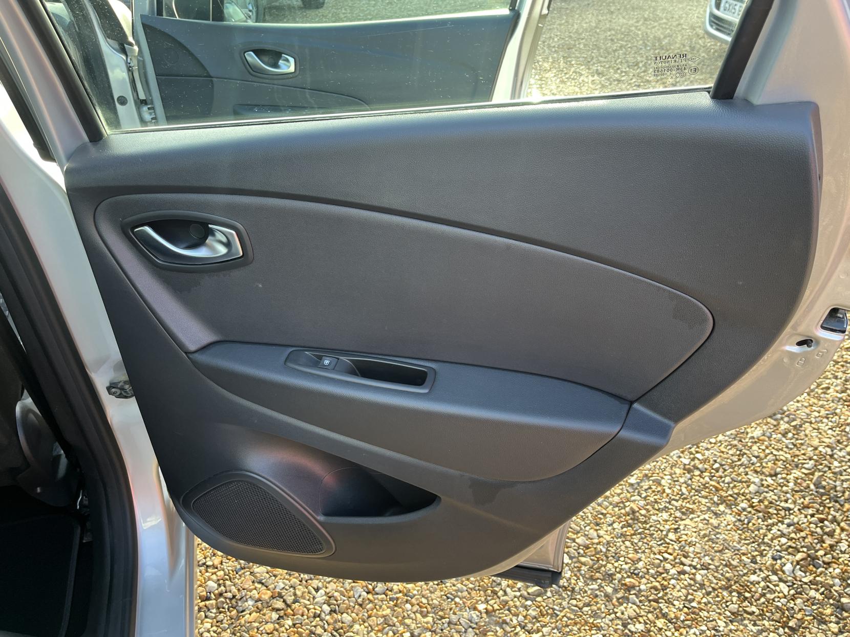 Renault Captur 1.5 dCi ENERGY Dynamique Nav SUV 5dr Diesel Manual Euro 6 (s/s) (90 ps)