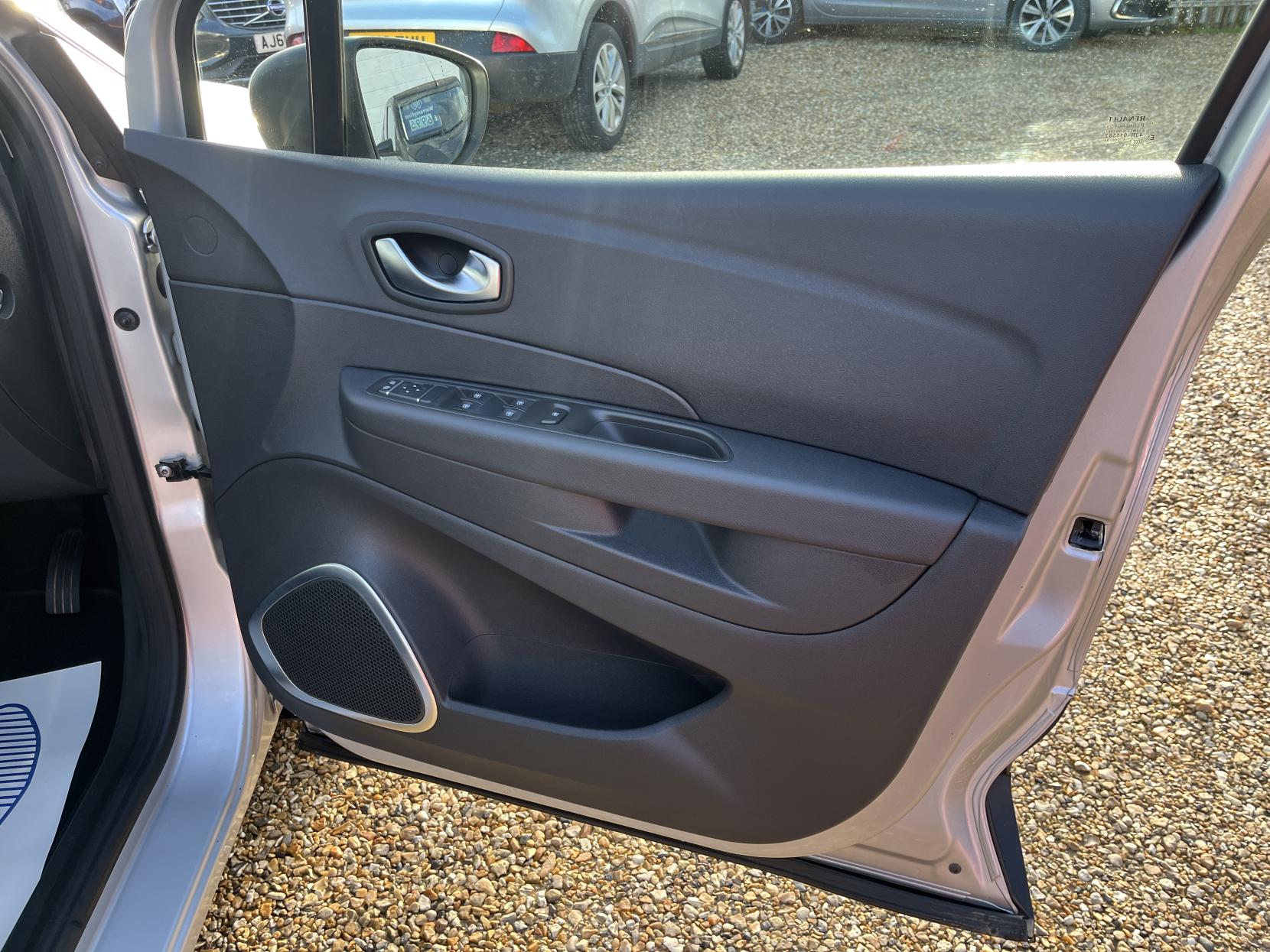 Renault Captur 1.5 dCi ENERGY Dynamique Nav SUV 5dr Diesel Manual Euro 6 (s/s) (90 ps)