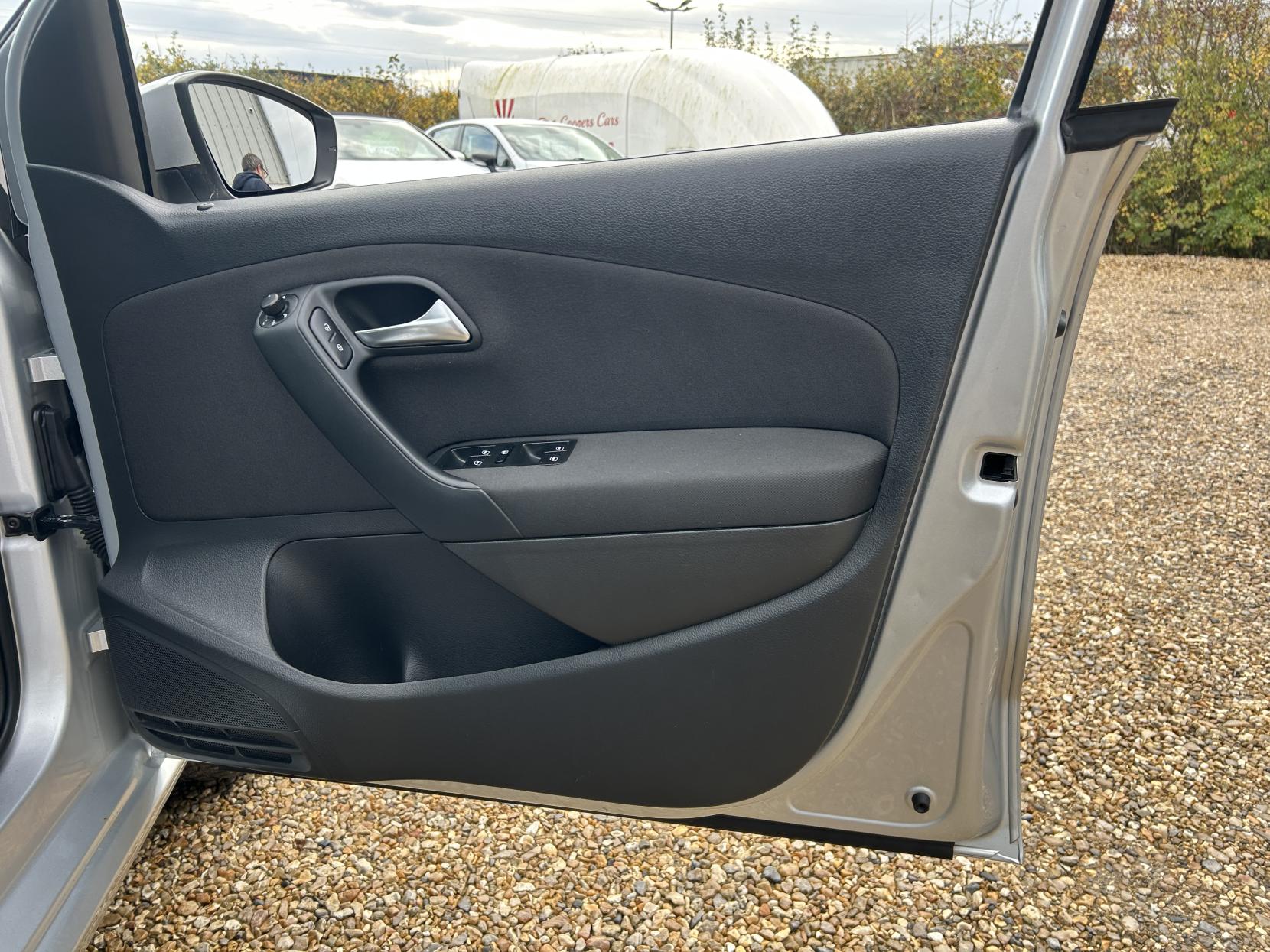 Volkswagen Polo 1.4 SE Hatchback 5dr Petrol Manual Euro 5 (85 ps)