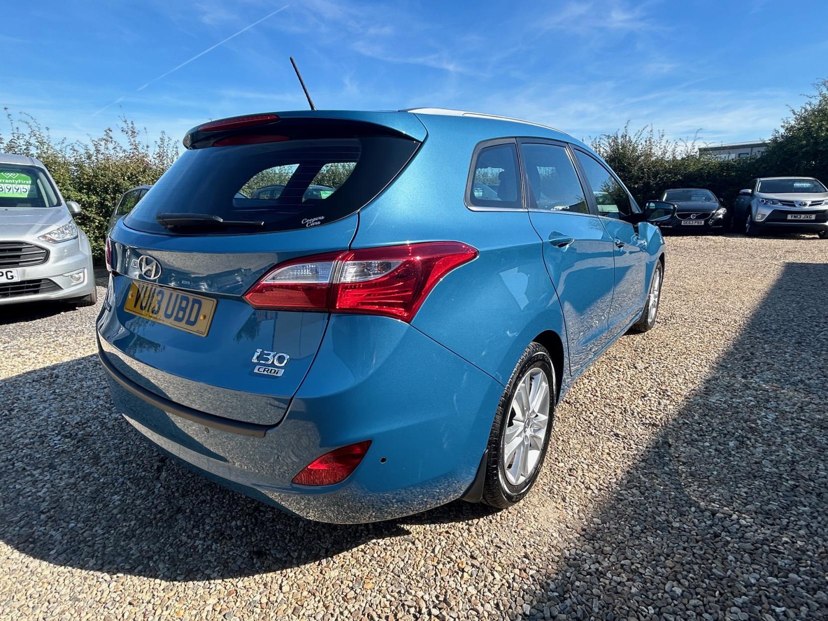 Hyundai i30 1.6 CRDi Style Nav Tourer 5dr Diesel Auto Euro 5 (128 ps)