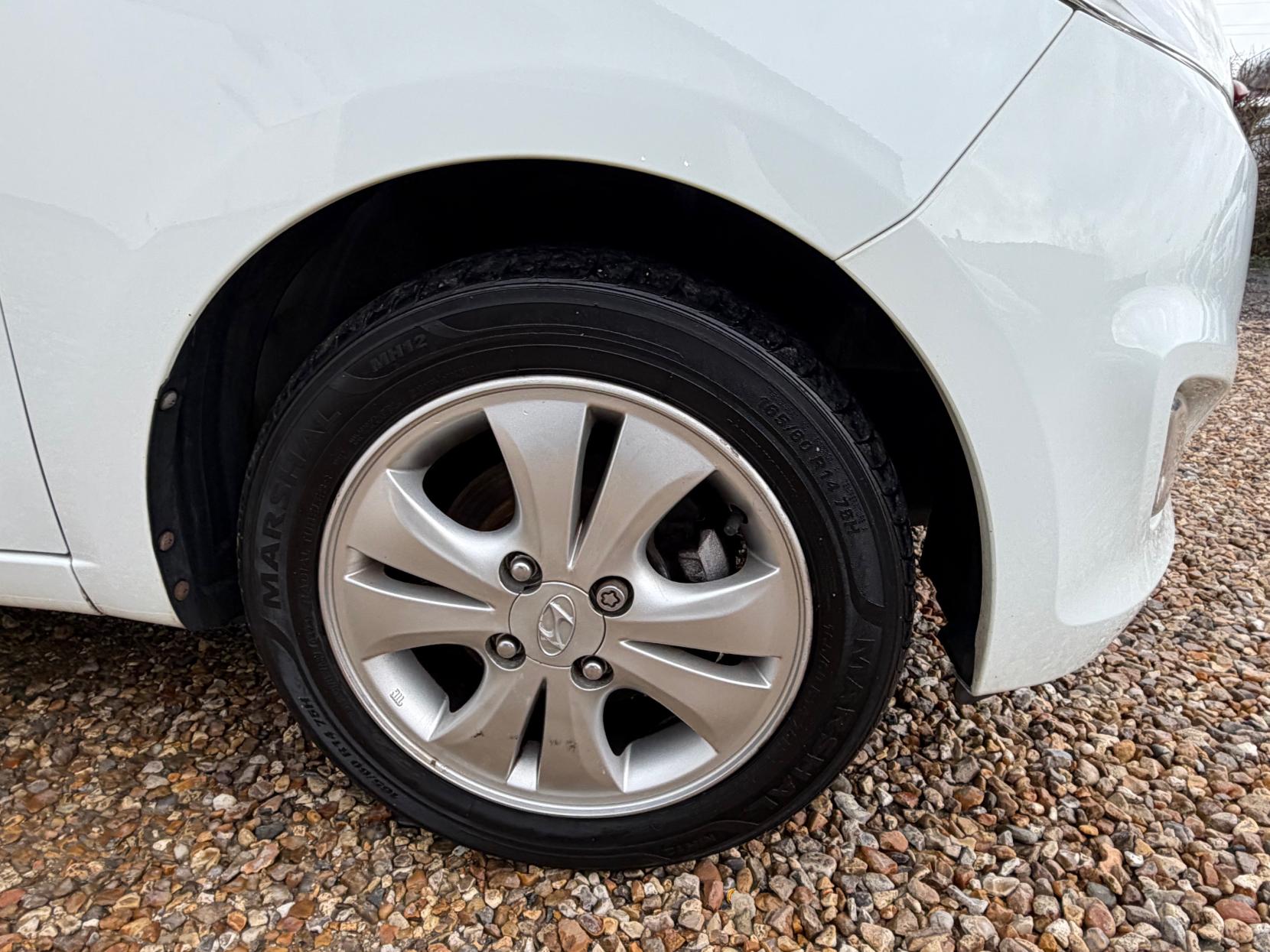 Hyundai i10 1.2 Style Hatchback 5dr Petrol Manual Euro 5 (85 bhp)