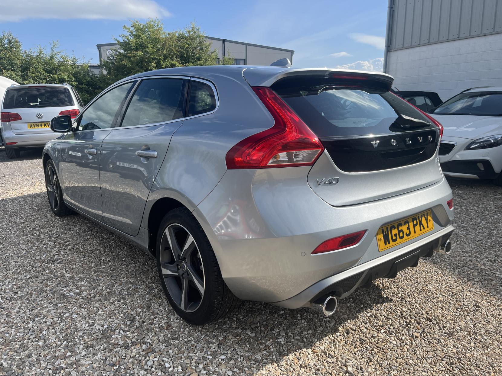 Volvo V40 2.0 D3 R-Design Hatchback 5dr Diesel Geartronic Euro 5 (s/s) (150 ps)