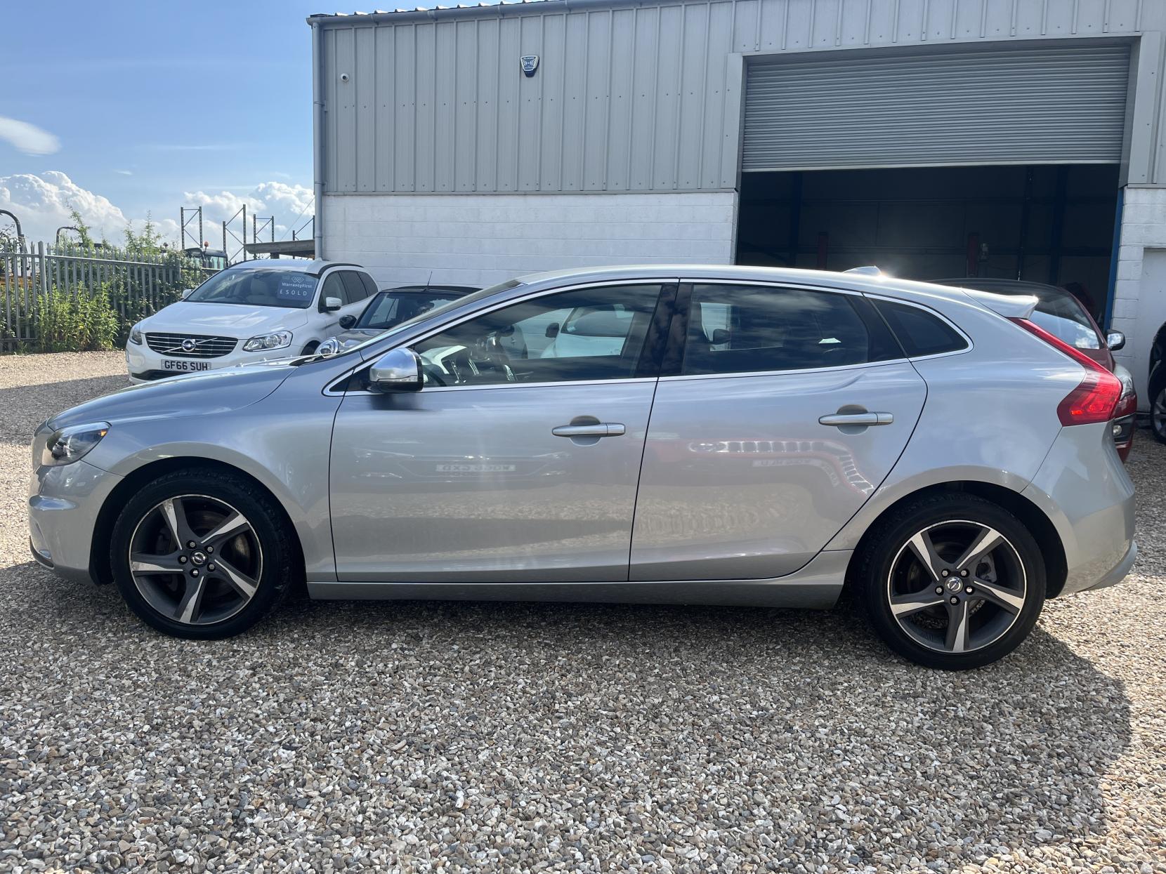 Volvo V40 2.0 D3 R-Design Hatchback 5dr Diesel Geartronic Euro 5 (s/s) (150 ps)