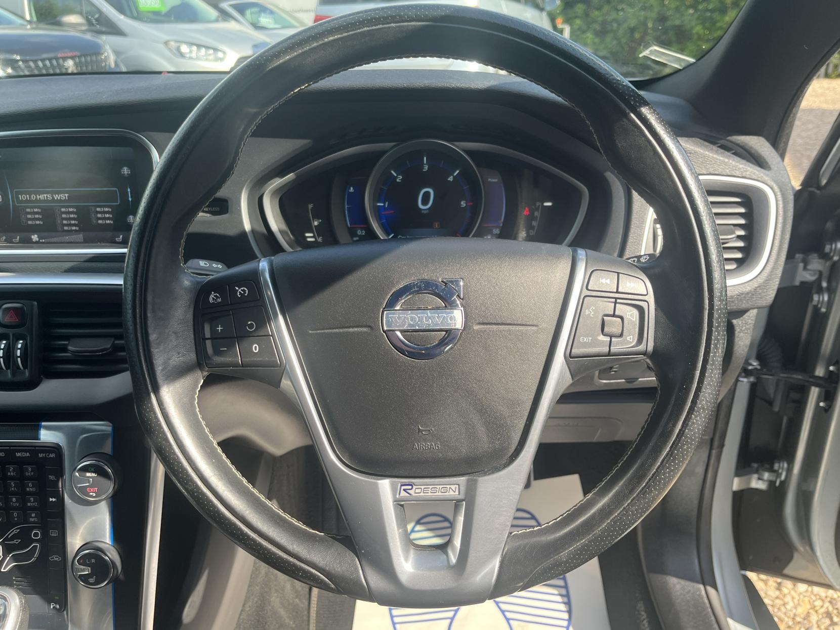 Volvo V40 2.0 D3 R-Design Hatchback 5dr Diesel Geartronic Euro 5 (s/s) (150 ps)