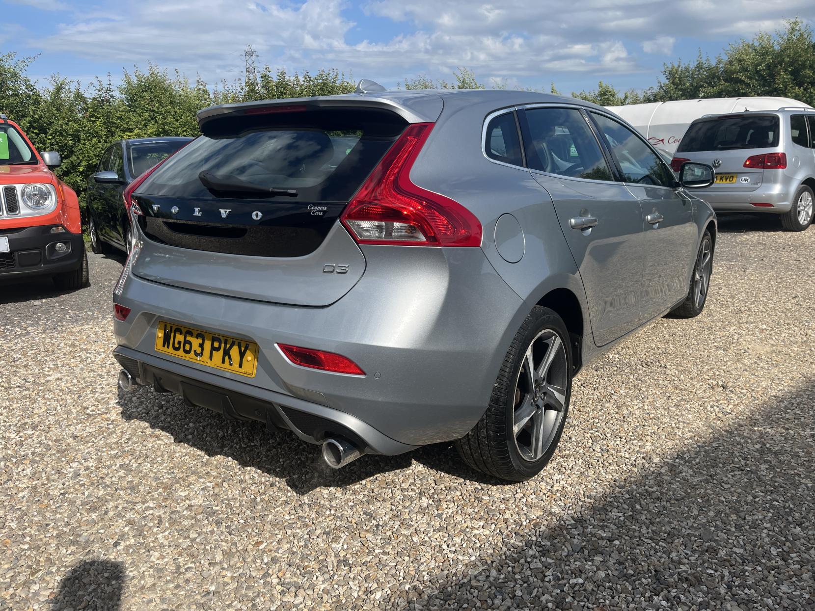 Volvo V40 2.0 D3 R-Design Hatchback 5dr Diesel Geartronic Euro 5 (s/s) (150 ps)