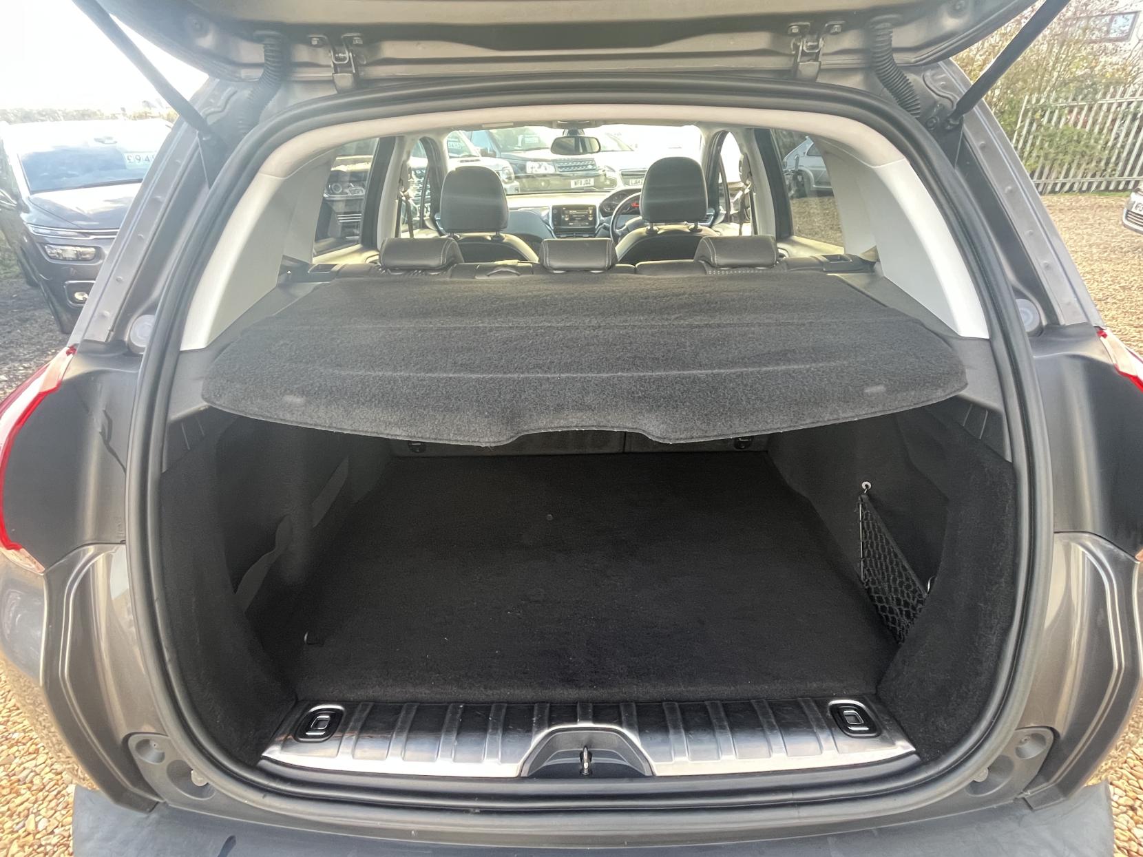 Peugeot 2008 1.6 BlueHDi Allure SUV 5dr Diesel Manual Euro 6 (s/s) (120 ps)