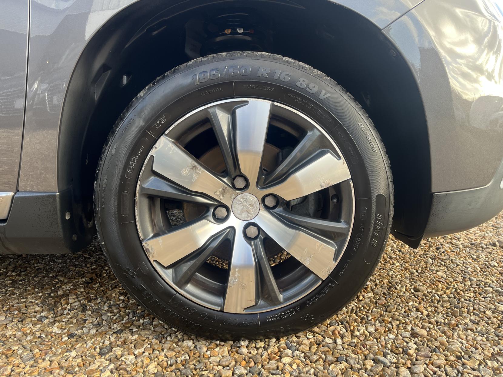 Peugeot 2008 1.6 BlueHDi Allure SUV 5dr Diesel Manual Euro 6 (s/s) (120 ps)