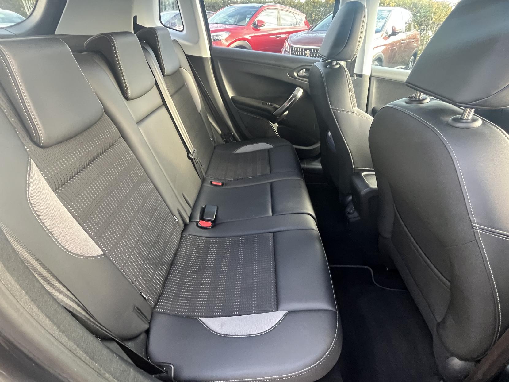 Peugeot 2008 1.6 BlueHDi Allure SUV 5dr Diesel Manual Euro 6 (s/s) (120 ps)