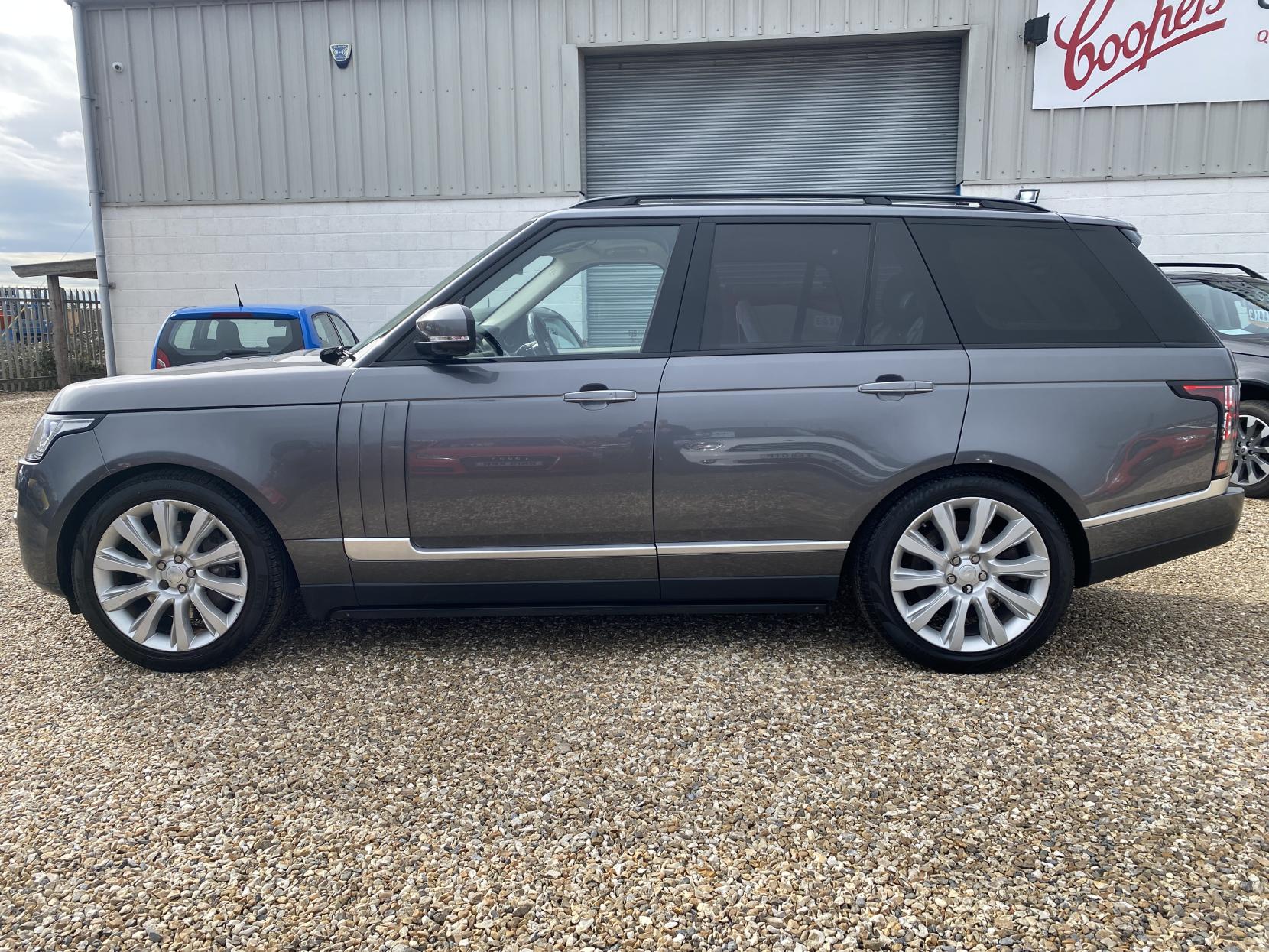Land Rover Range Rover 4.4 SD V8 Autobiography SUV 5dr Diesel Auto 4WD Euro 5 (339 ps)