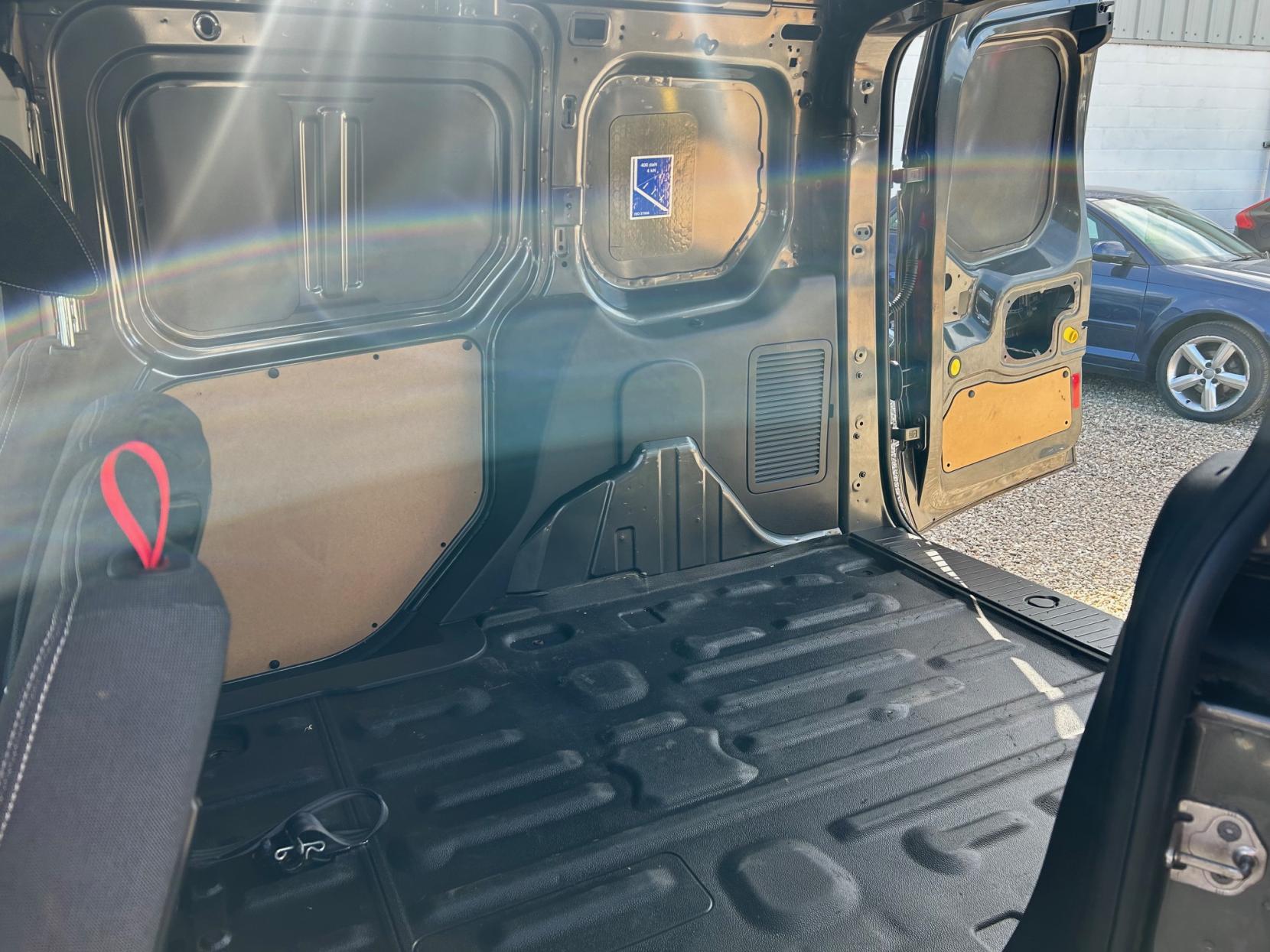 Ford Transit Connect 1.6 TDCi 200 Limited Panel Van 4dr Diesel Manual L1 H1 (124 g/km, 113 bhp)