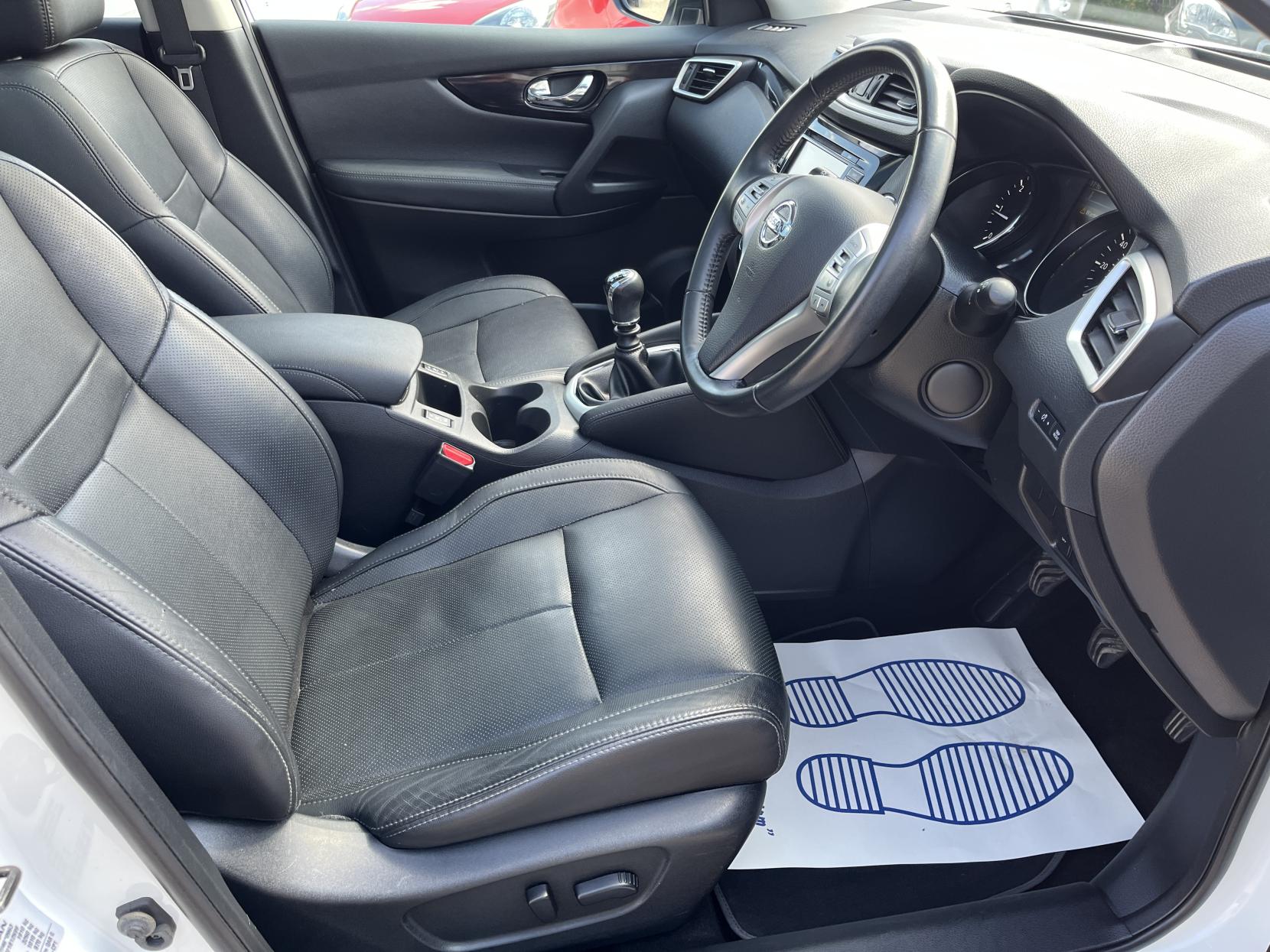 Nissan Qashqai 1.5 dCi Tekna SUV 5dr Diesel Manual 2WD Euro 6 (s/s) (110 ps)