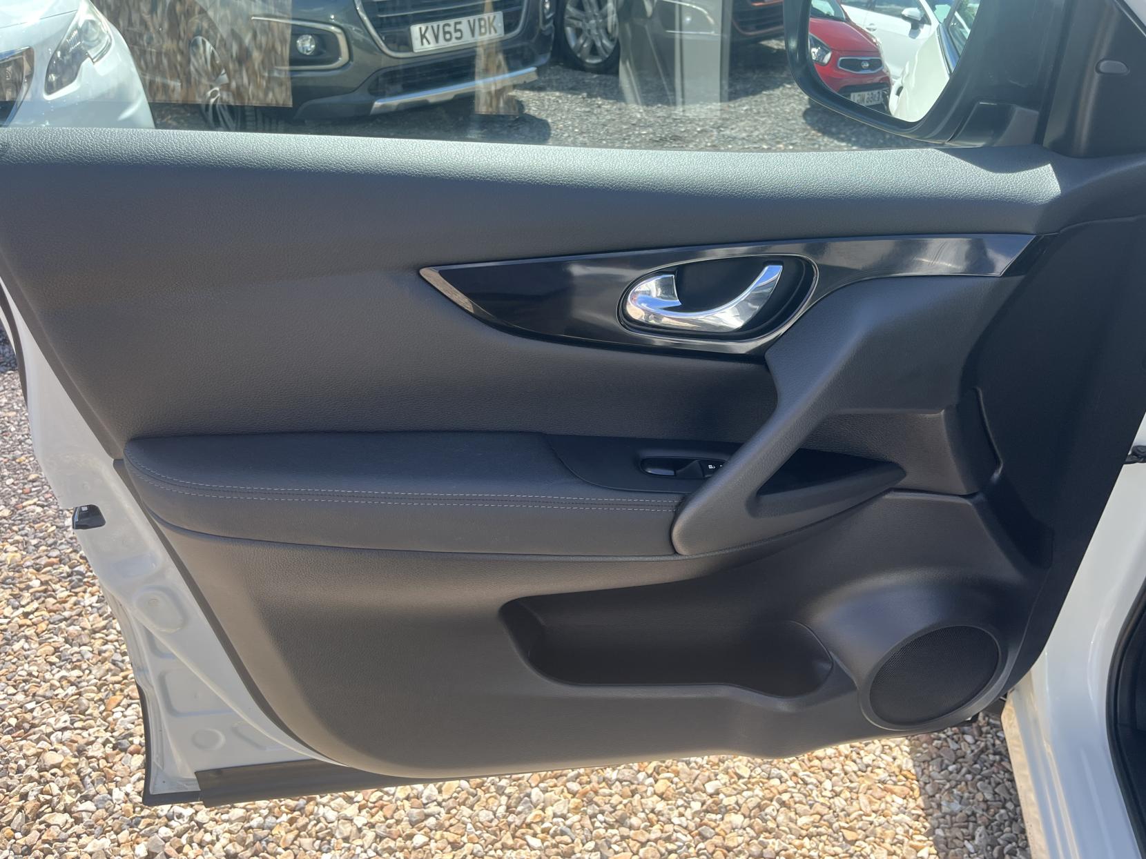 Nissan Qashqai 1.5 dCi Tekna SUV 5dr Diesel Manual 2WD Euro 6 (s/s) (110 ps)