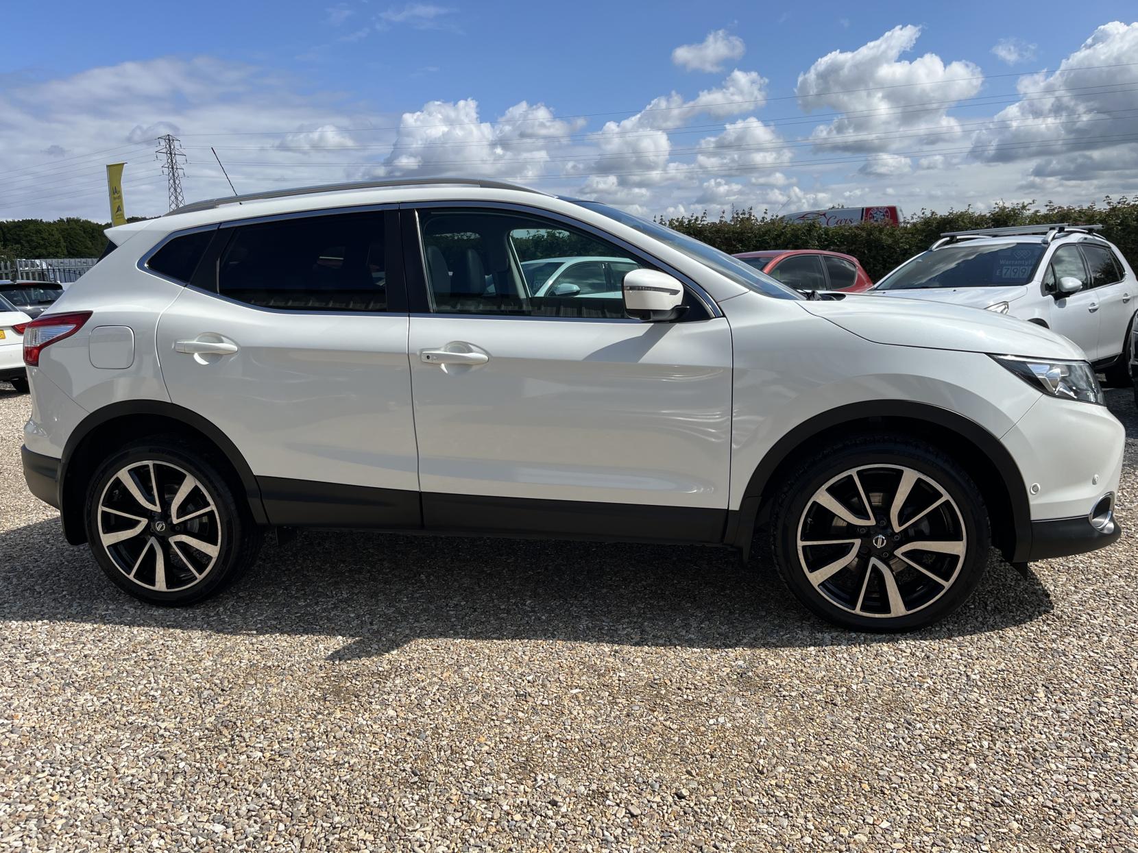 Nissan Qashqai 1.5 dCi Tekna SUV 5dr Diesel Manual 2WD Euro 6 (s/s) (110 ps)