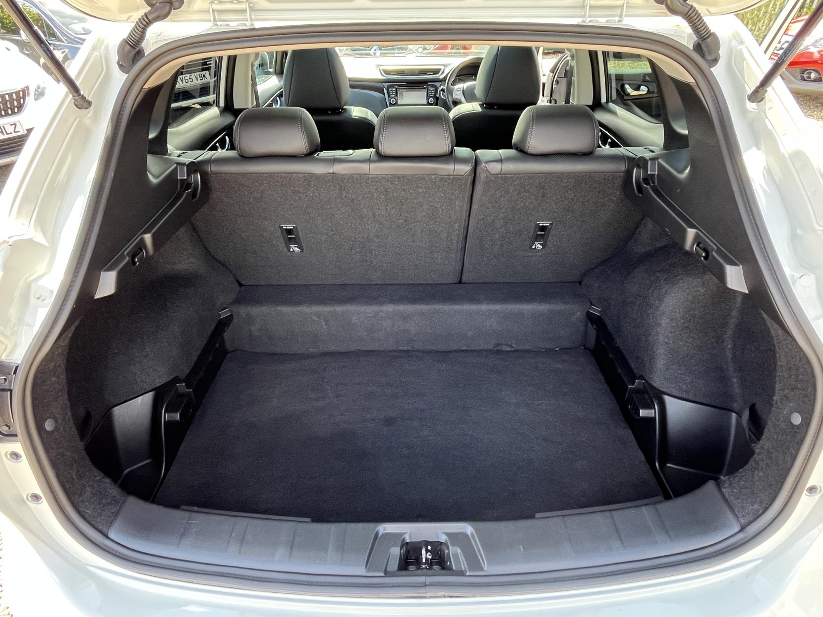 Nissan Qashqai 1.5 dCi Tekna SUV 5dr Diesel Manual 2WD Euro 6 (s/s) (110 ps)