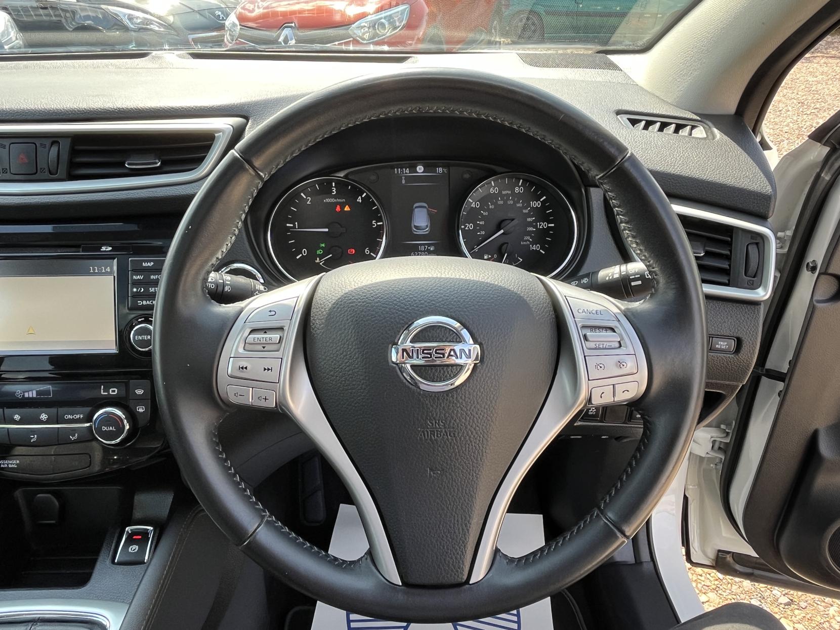 Nissan Qashqai 1.5 dCi Tekna SUV 5dr Diesel Manual 2WD Euro 6 (s/s) (110 ps)