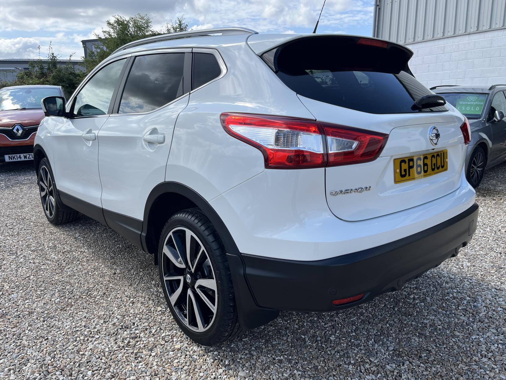 Nissan Qashqai 1.5 dCi Tekna SUV 5dr Diesel Manual 2WD Euro 6 (s/s) (110 ps)