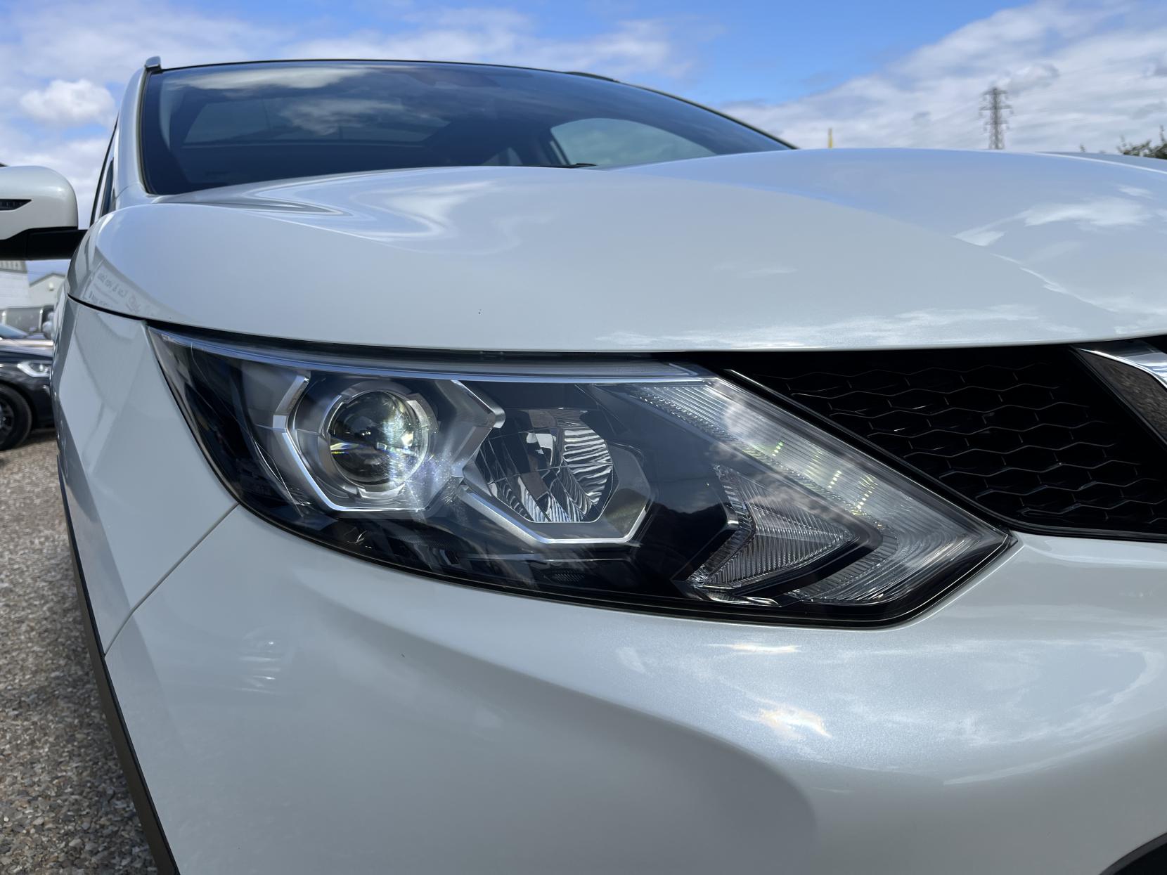 Nissan Qashqai 1.5 dCi Tekna SUV 5dr Diesel Manual 2WD Euro 6 (s/s) (110 ps)