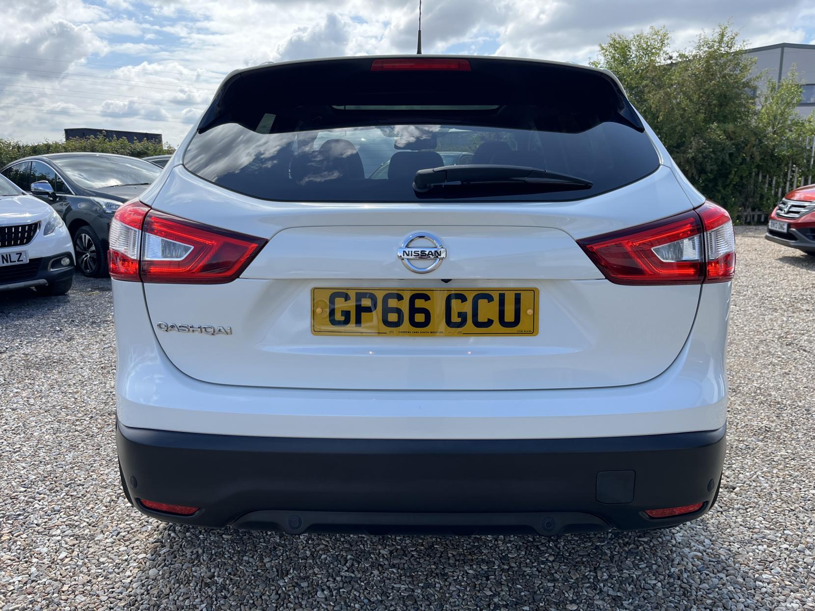 Nissan Qashqai 1.5 dCi Tekna SUV 5dr Diesel Manual 2WD Euro 6 (s/s) (110 ps)