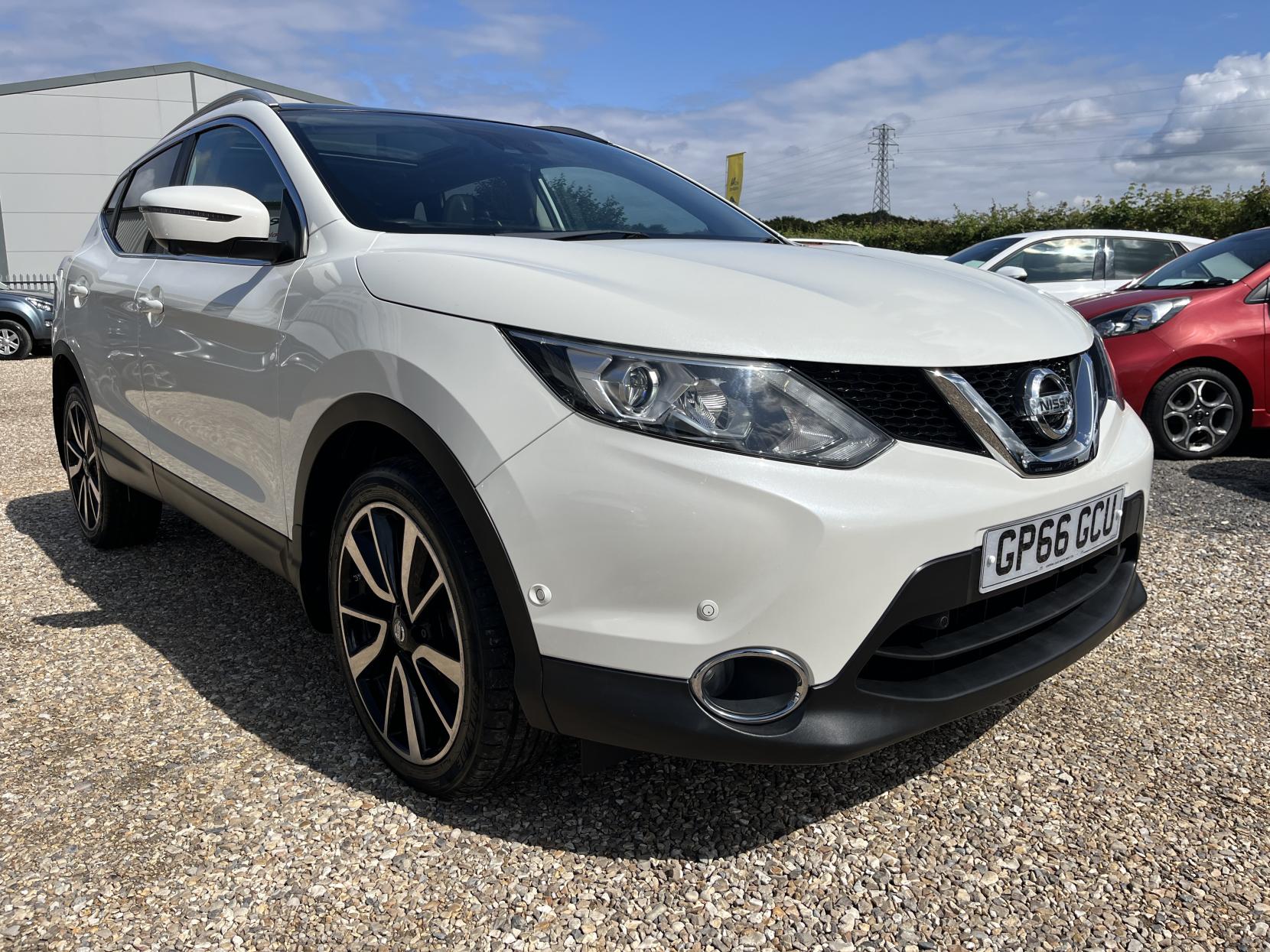Nissan Qashqai 1.5 dCi Tekna SUV 5dr Diesel Manual 2WD Euro 6 (s/s) (110 ps)
