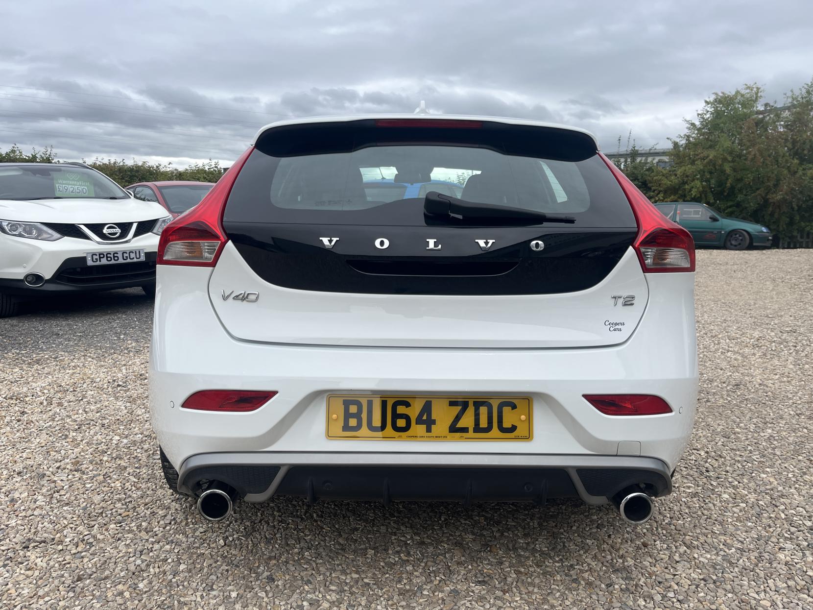 Volvo V40 1.6 T2 R-Design Hatchback 5dr Petrol Manual Euro 5 (s/s) (120 ps)