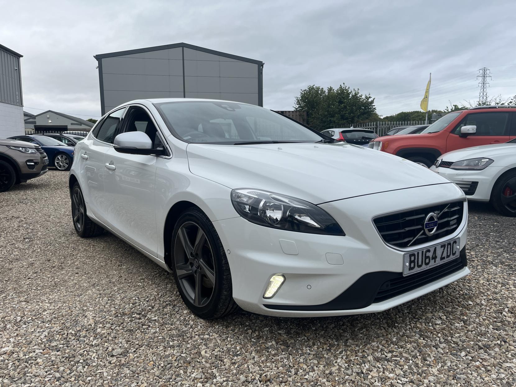 Volvo V40 1.6 T2 R-Design Hatchback 5dr Petrol Manual Euro 5 (s/s) (120 ps)