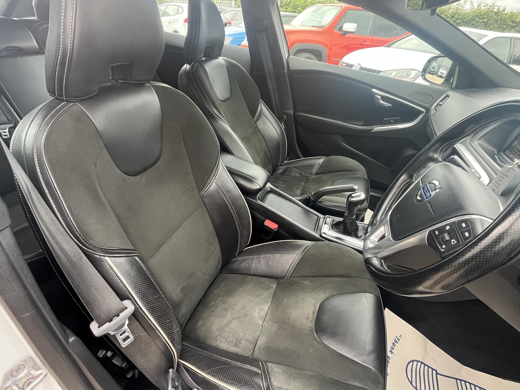 Volvo V40 1.6 T2 R-Design Hatchback 5dr Petrol Manual Euro 5 (s/s) (120 ps)