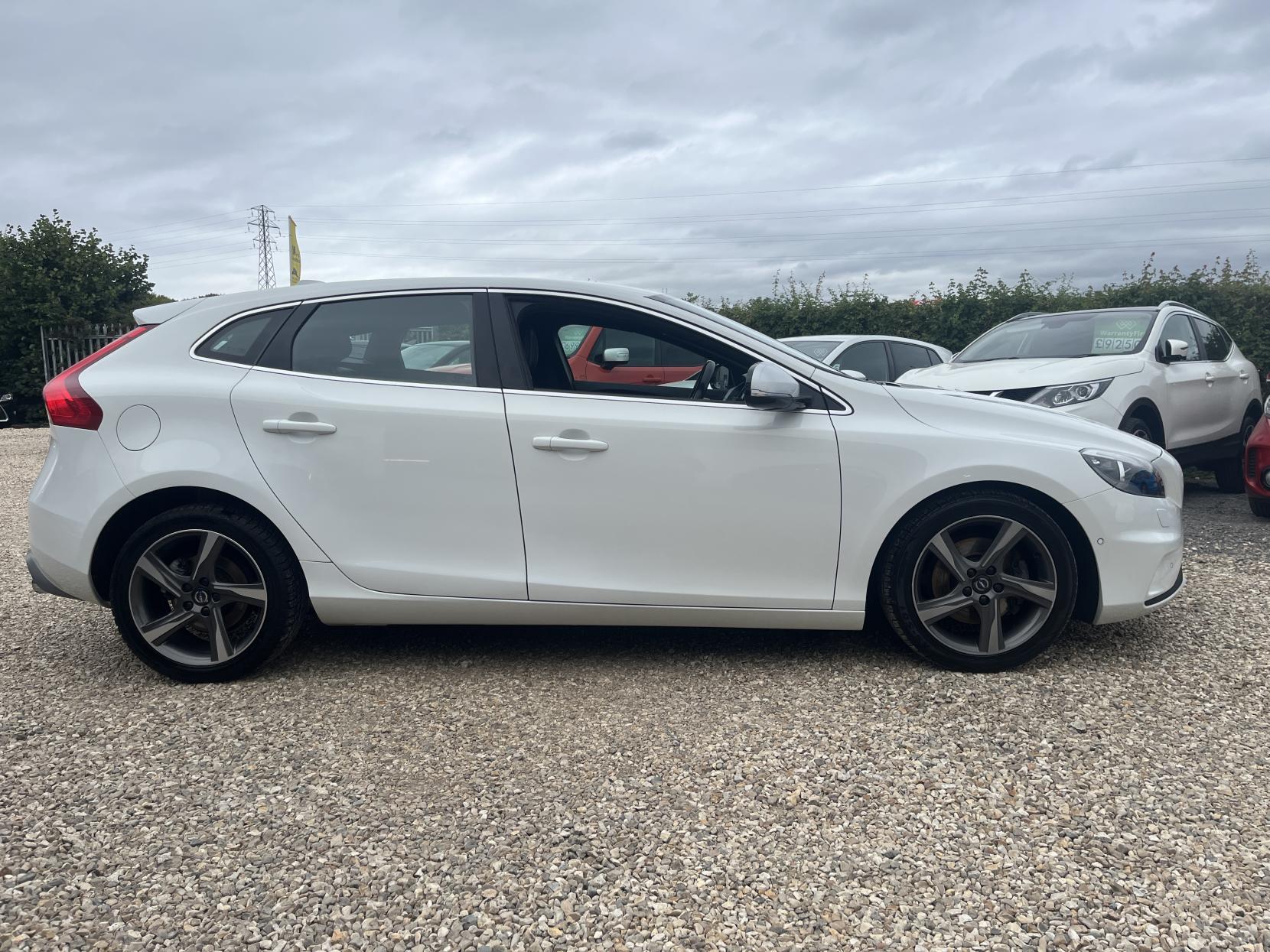 Volvo V40 1.6 T2 R-Design Hatchback 5dr Petrol Manual Euro 5 (s/s) (120 ps)