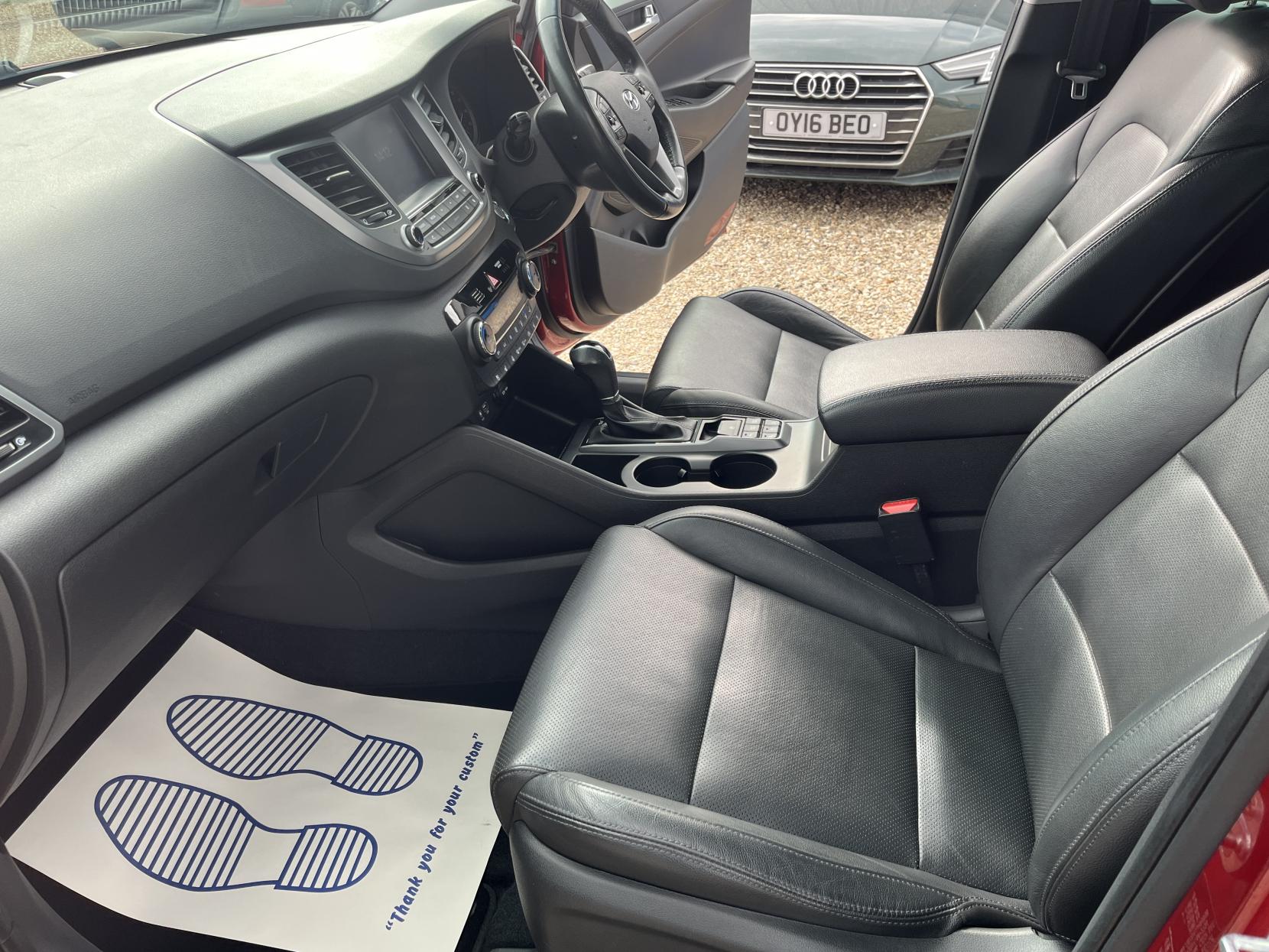 Hyundai TUCSON 1.7 CRDi Blue Drive Premium SE SUV 5dr Diesel DCT Euro 6 (s/s) (141 ps)