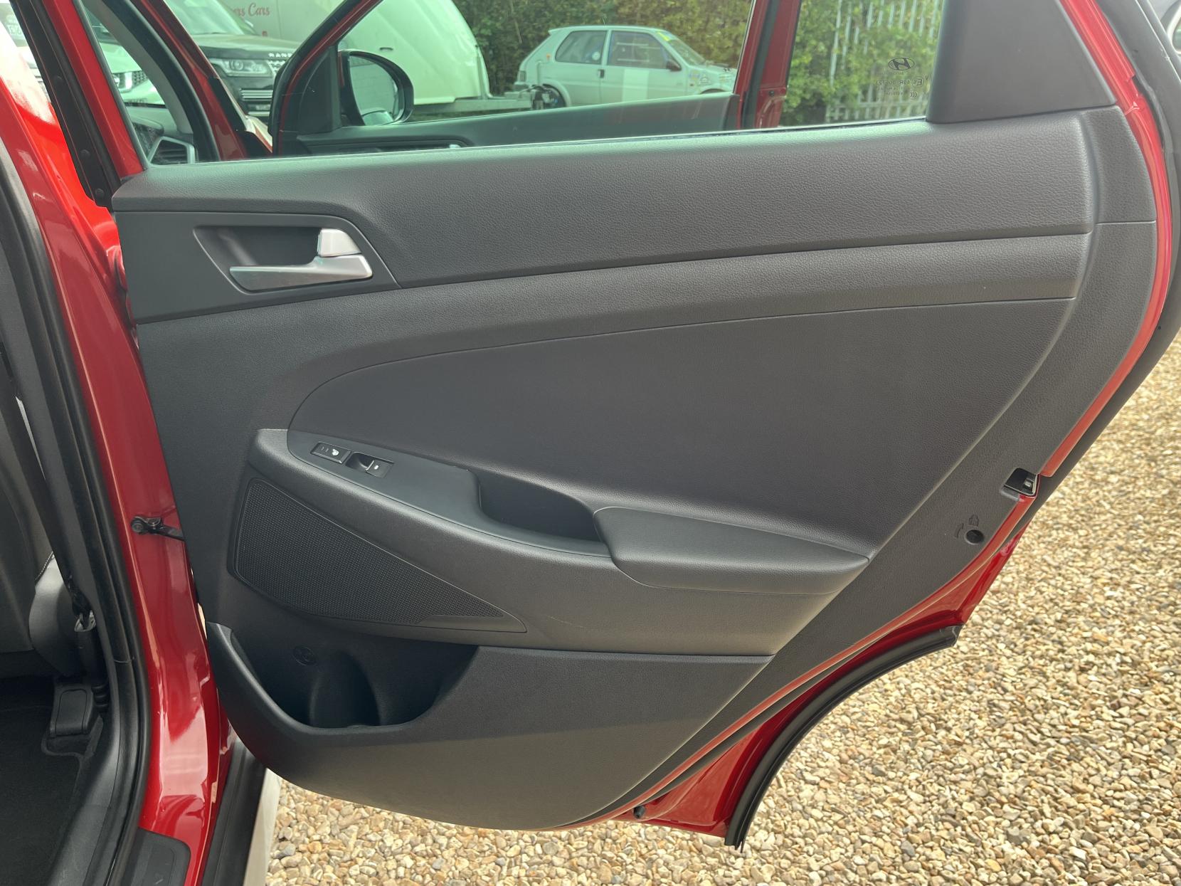 Hyundai TUCSON 1.7 CRDi Blue Drive Premium SE SUV 5dr Diesel DCT Euro 6 (s/s) (141 ps)