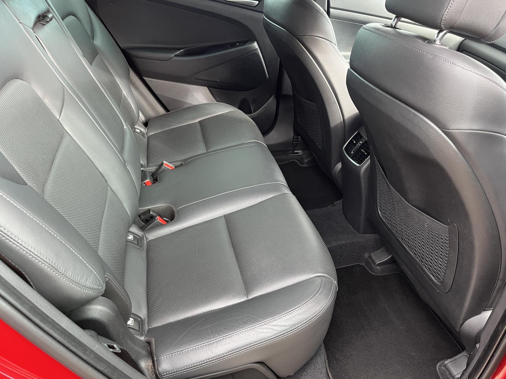 Hyundai TUCSON 1.7 CRDi Blue Drive Premium SE SUV 5dr Diesel DCT Euro 6 (s/s) (141 ps)