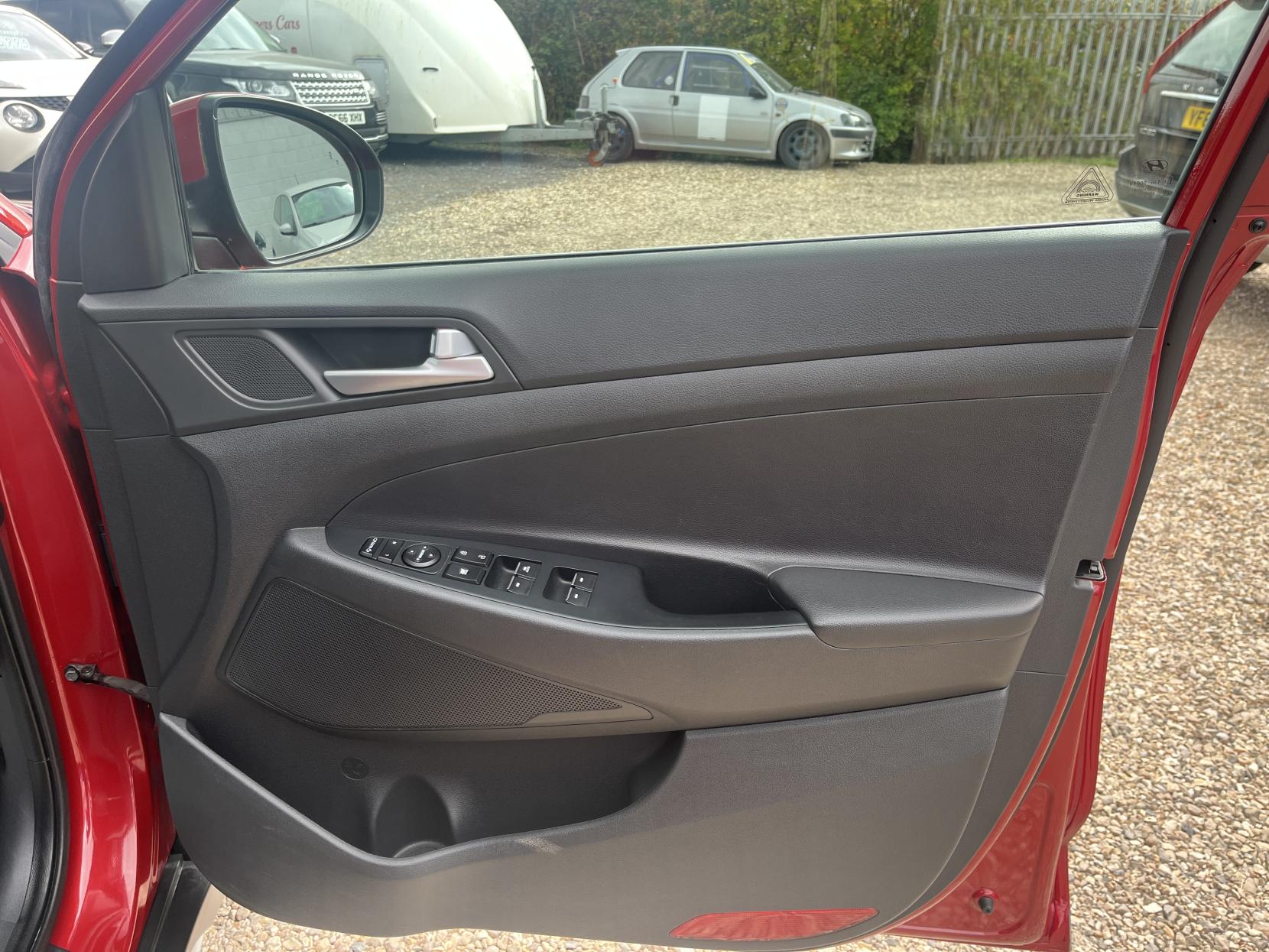 Hyundai TUCSON 1.7 CRDi Blue Drive Premium SE SUV 5dr Diesel DCT Euro 6 (s/s) (141 ps)