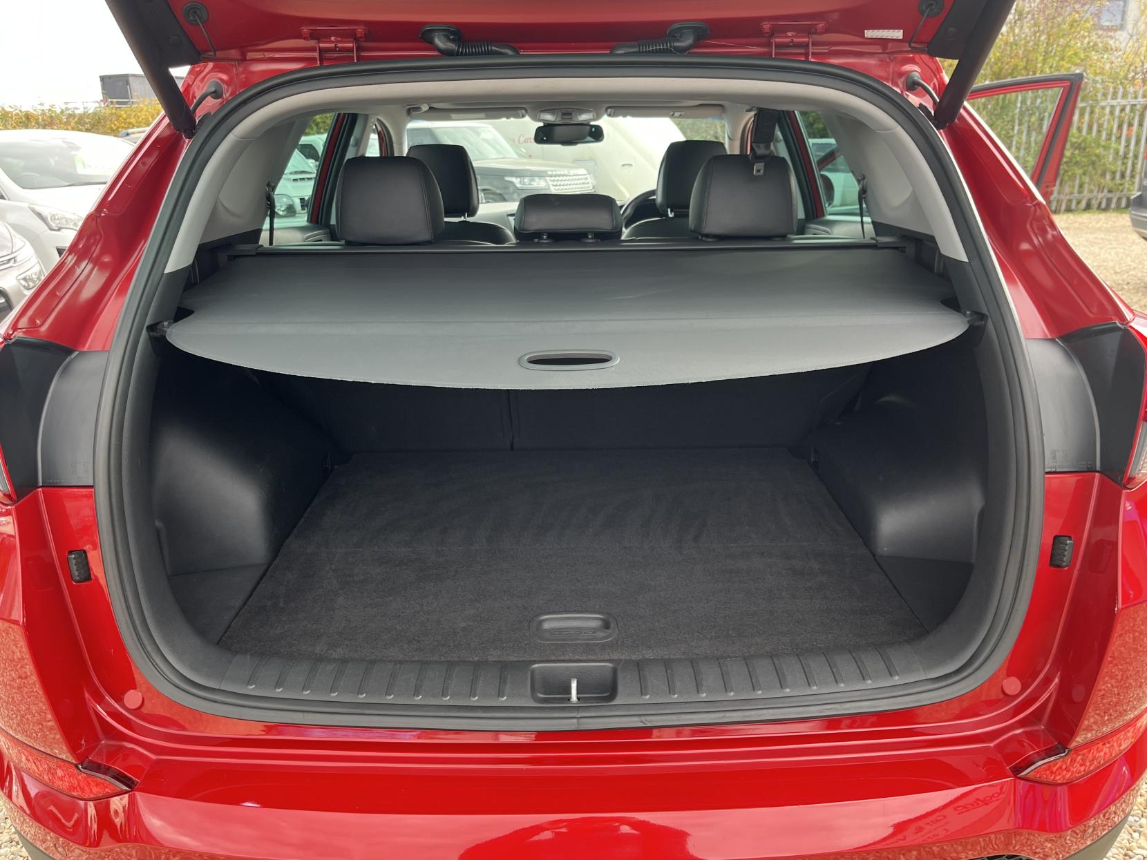 Hyundai TUCSON 1.7 CRDi Blue Drive Premium SE SUV 5dr Diesel DCT Euro 6 (s/s) (141 ps)