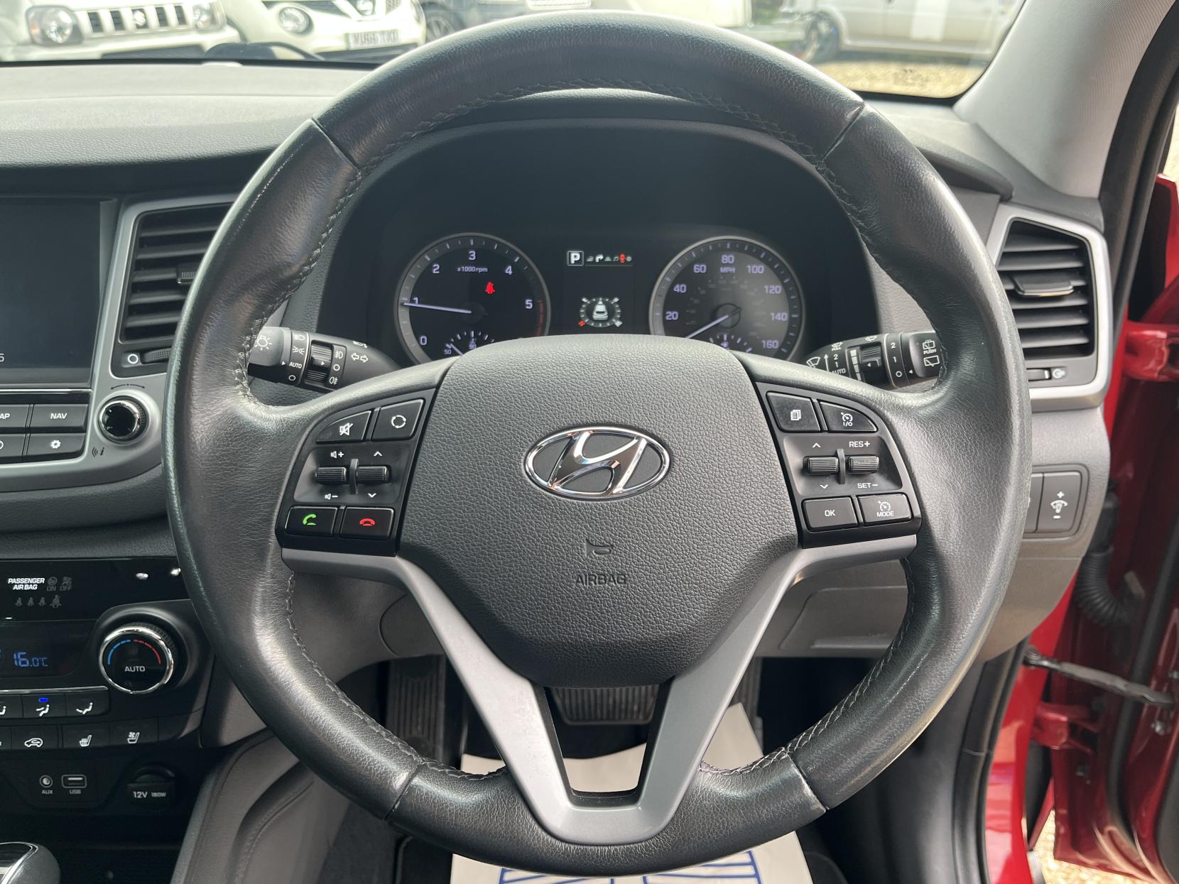 Hyundai TUCSON 1.7 CRDi Blue Drive Premium SE SUV 5dr Diesel DCT Euro 6 (s/s) (141 ps)