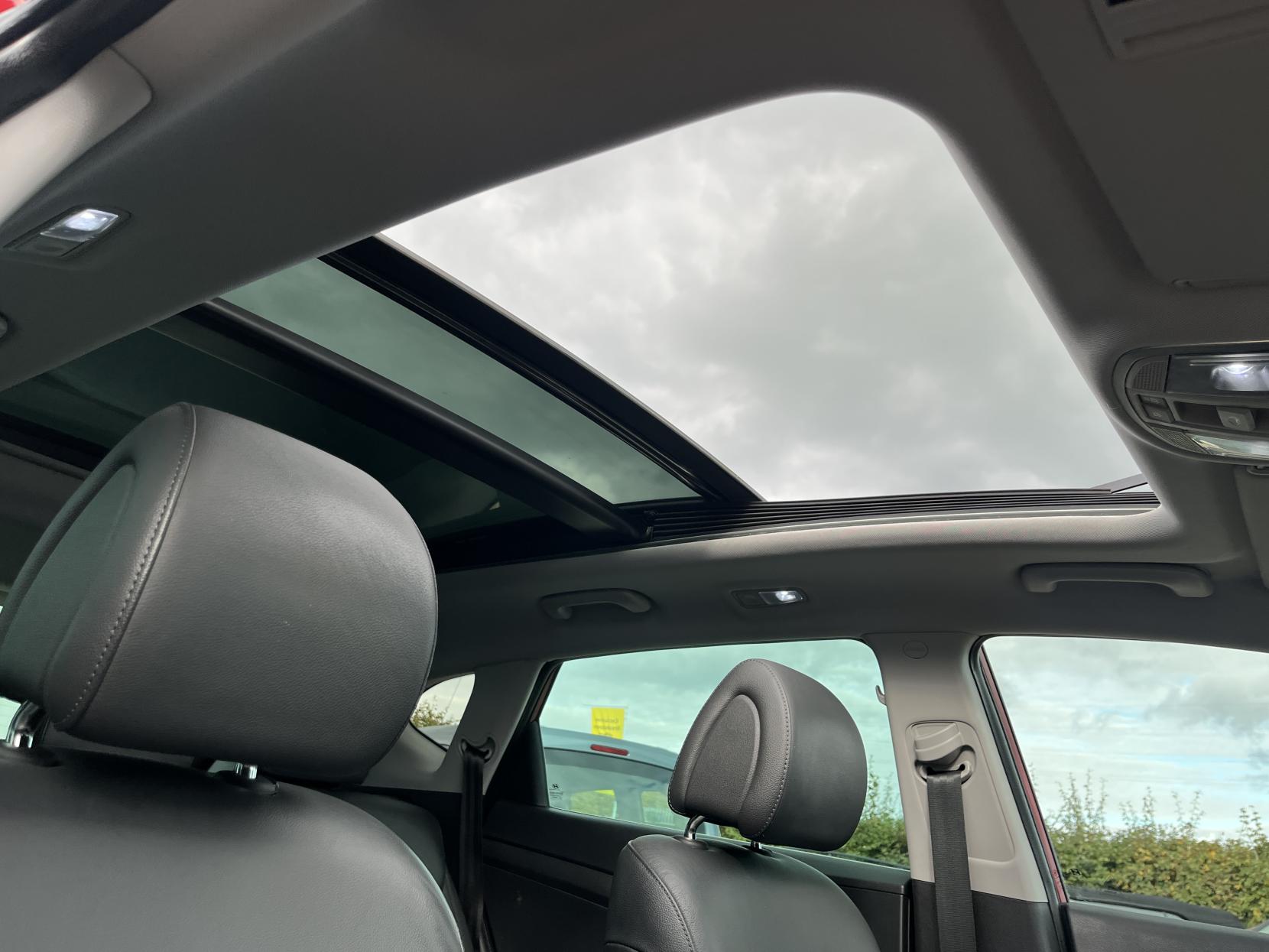 Hyundai TUCSON 1.7 CRDi Blue Drive Premium SE SUV 5dr Diesel DCT Euro 6 (s/s) (141 ps)