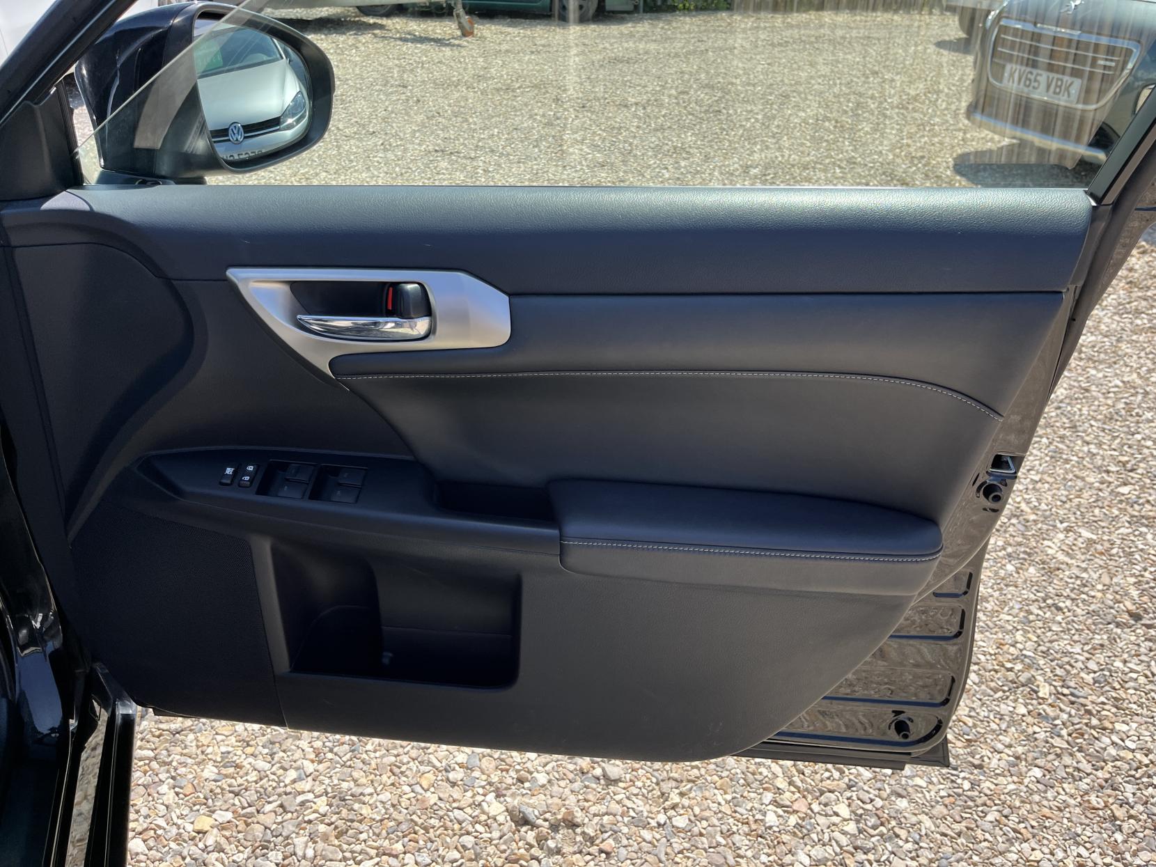 Lexus CT 1.8 200h Advance Plus Hatchback 5dr Petrol Hybrid CVT Euro 6 (s/s) (136 ps)