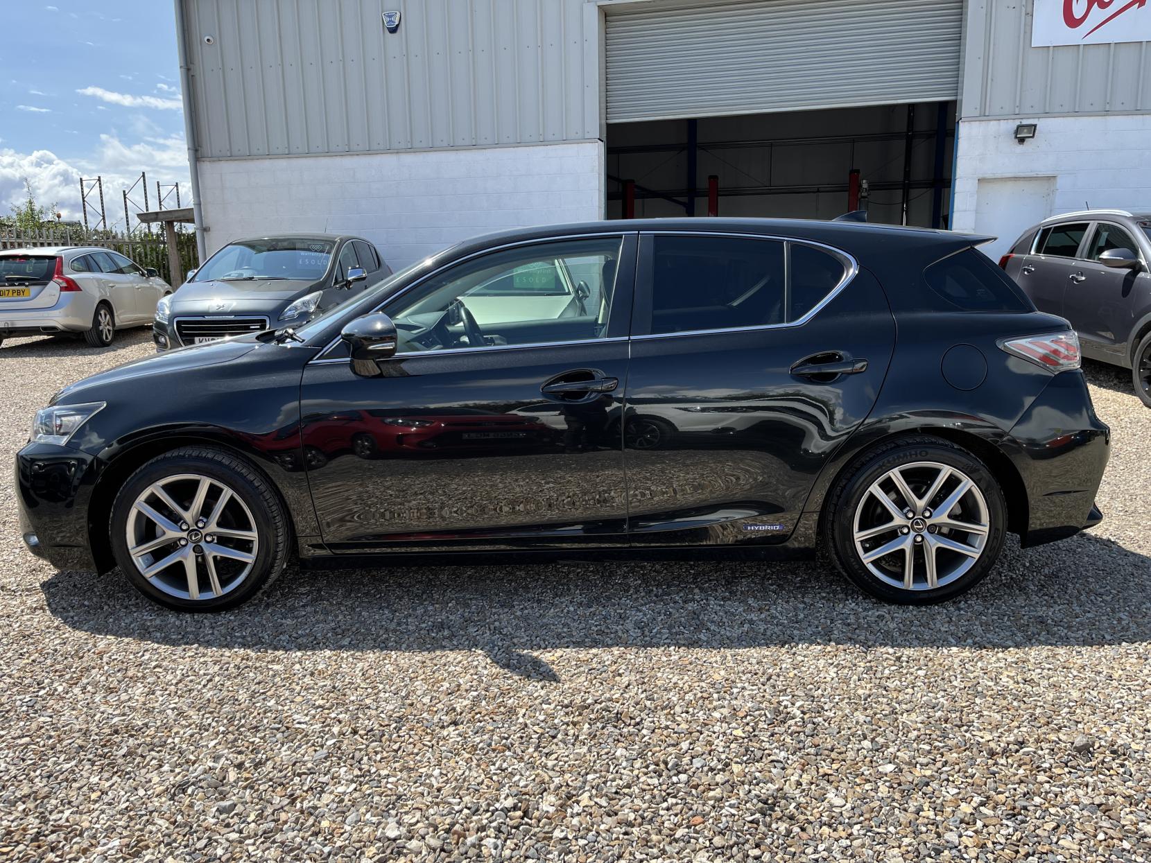Lexus CT 1.8 200h Advance Plus Hatchback 5dr Petrol Hybrid CVT Euro 6 (s/s) (136 ps)
