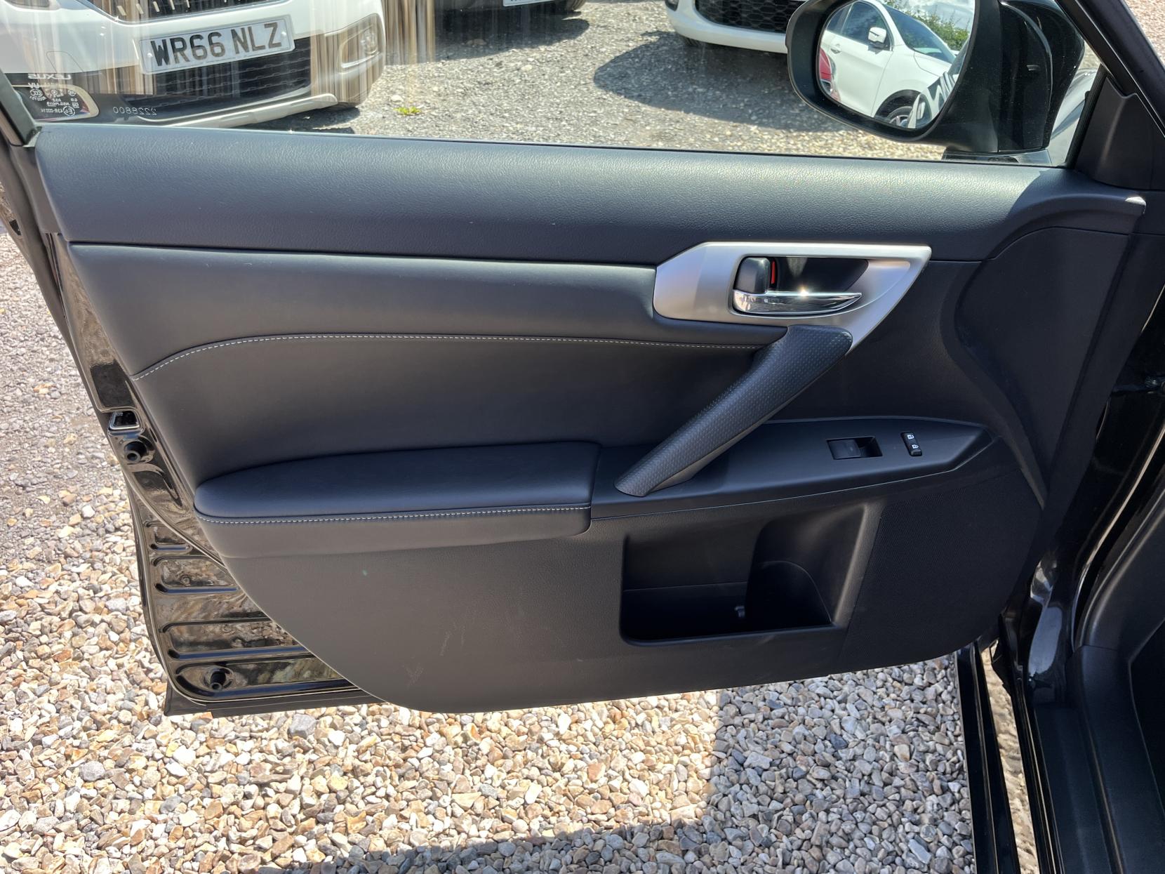 Lexus CT 1.8 200h Advance Plus Hatchback 5dr Petrol Hybrid CVT Euro 6 (s/s) (136 ps)