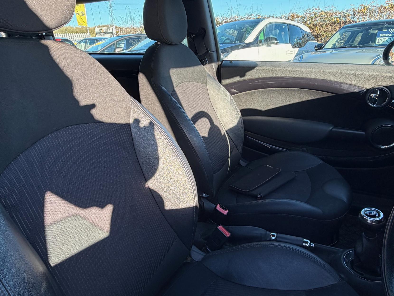 MINI Clubman 1.6 Cooper D Soho Estate 5dr Diesel Manual Euro 5 (s/s) (112 ps)