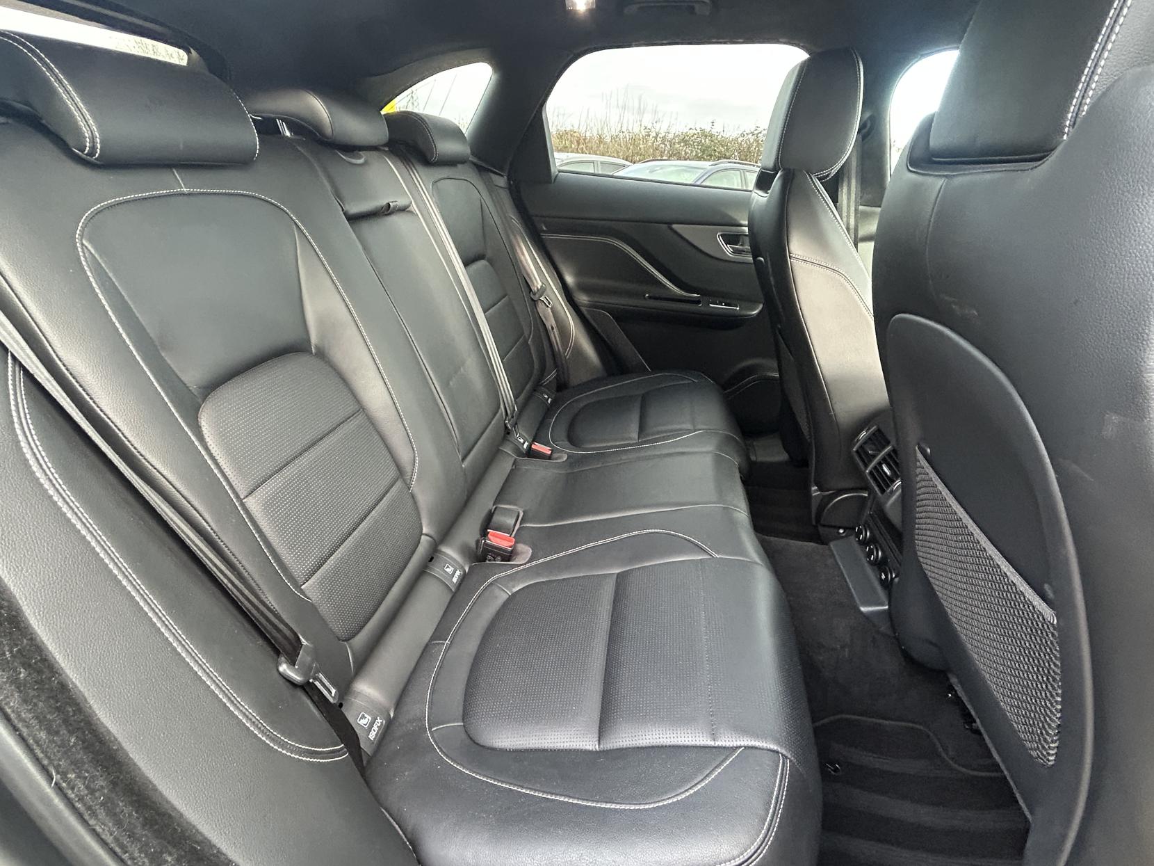 Jaguar F-PACE 3.0 D300 V6 S SUV 5dr Diesel Auto AWD Euro 6 (s/s) (300 ps)