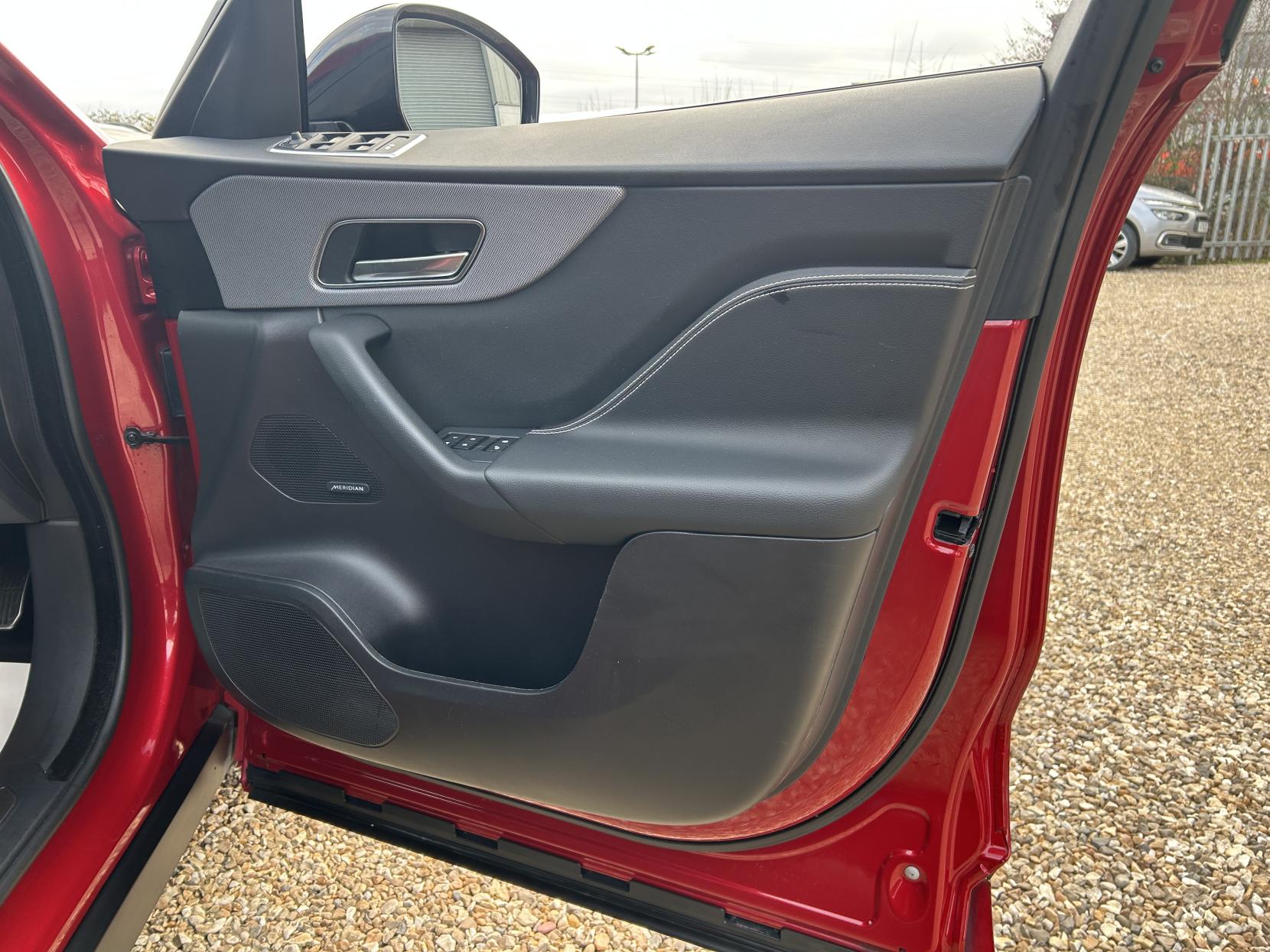 Jaguar F-PACE 3.0 D300 V6 S SUV 5dr Diesel Auto AWD Euro 6 (s/s) (300 ps)