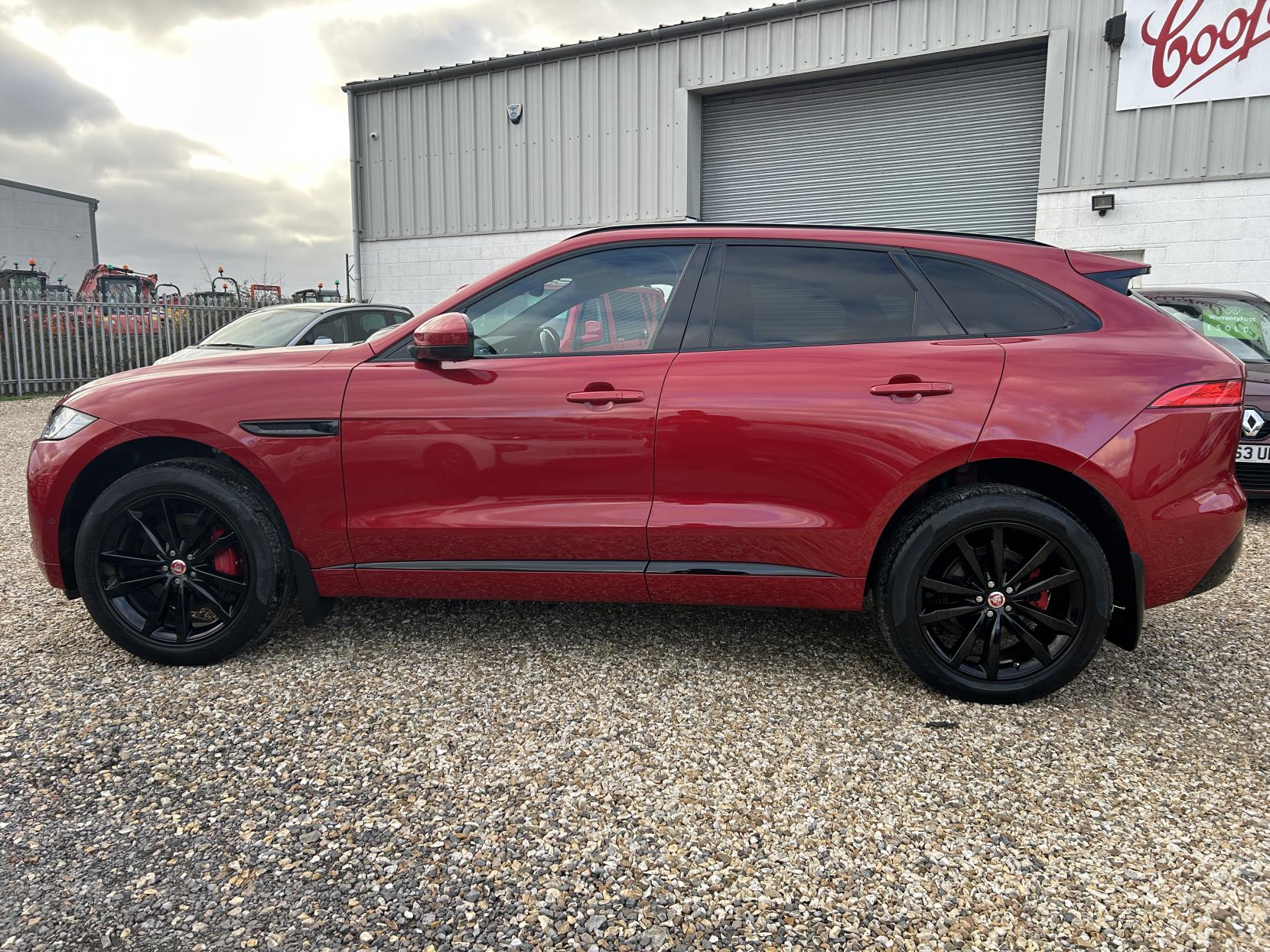 Jaguar F-PACE 3.0 D300 V6 S SUV 5dr Diesel Auto AWD Euro 6 (s/s) (300 ps)