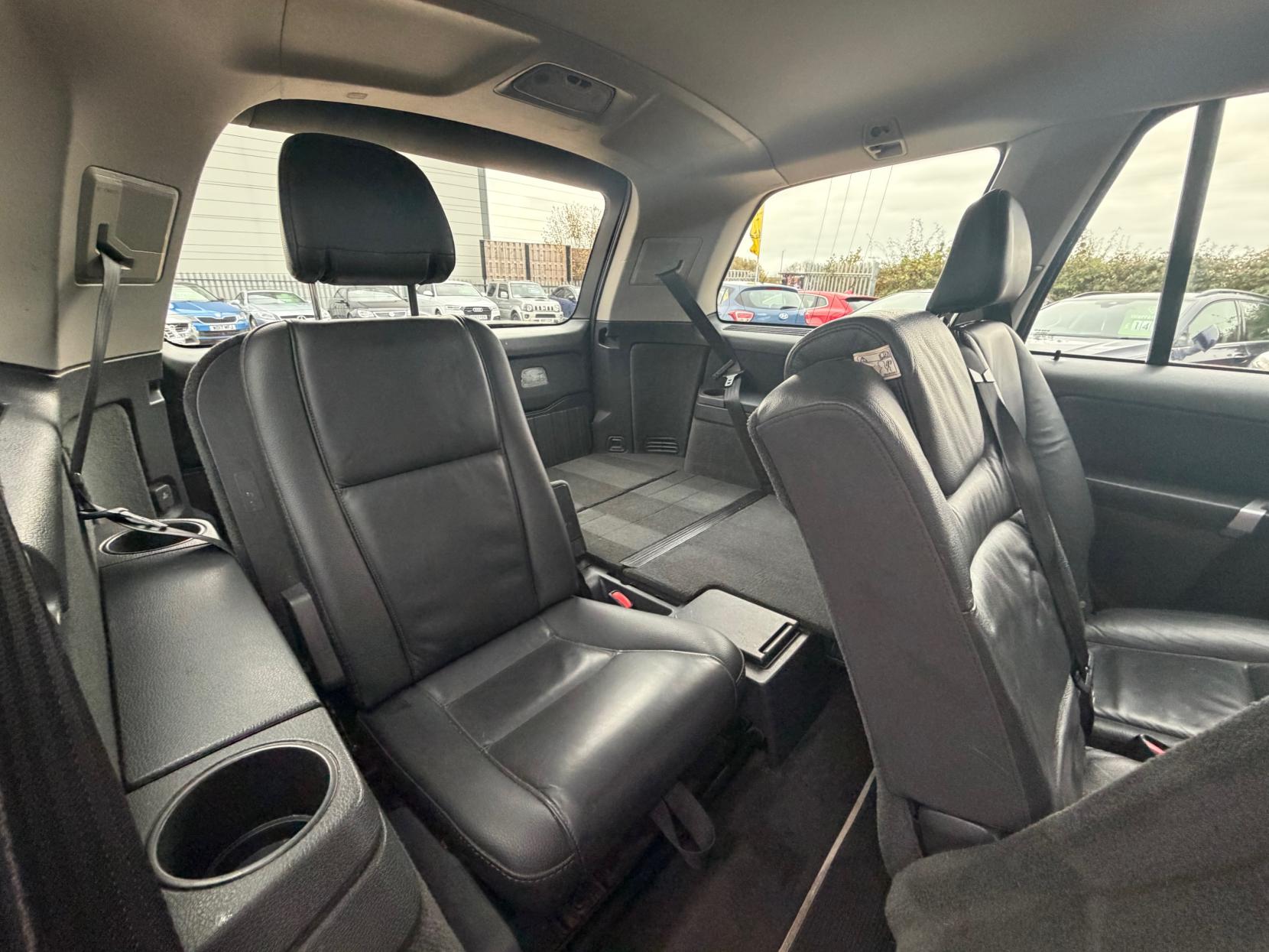 Volvo XC90 2.4 D5 SE SUV 5dr Diesel Geartronic AWD (219 g/km, 200 bhp)