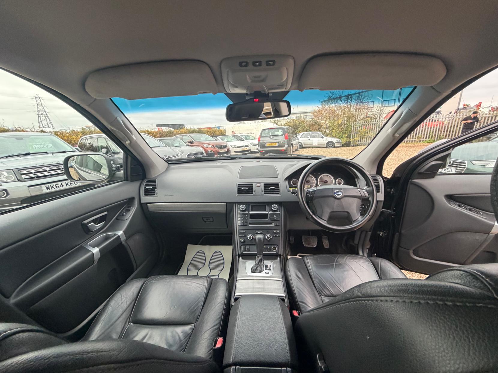 Volvo XC90 2.4 D5 SE SUV 5dr Diesel Geartronic AWD (219 g/km, 200 bhp)