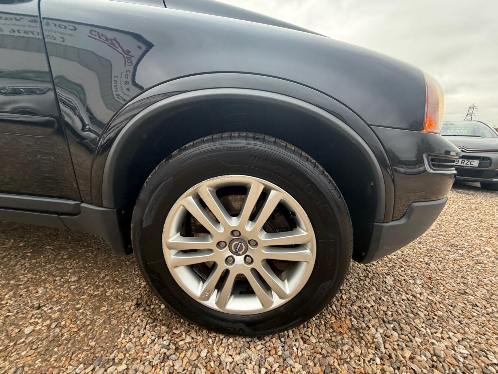 Volvo XC90 2.4 D5 SE SUV 5dr Diesel Geartronic AWD (219 g/km, 200 bhp)