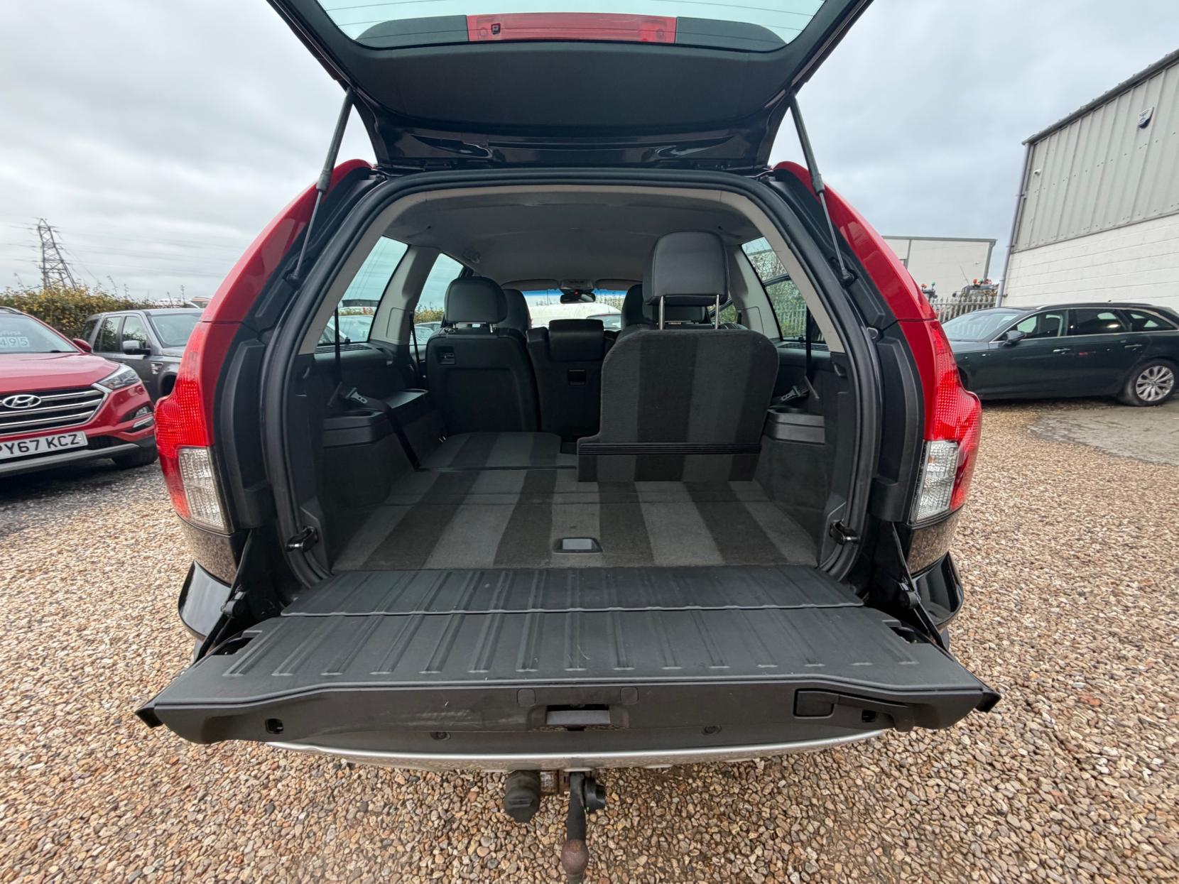 Volvo XC90 2.4 D5 SE SUV 5dr Diesel Geartronic AWD (219 g/km, 200 bhp)