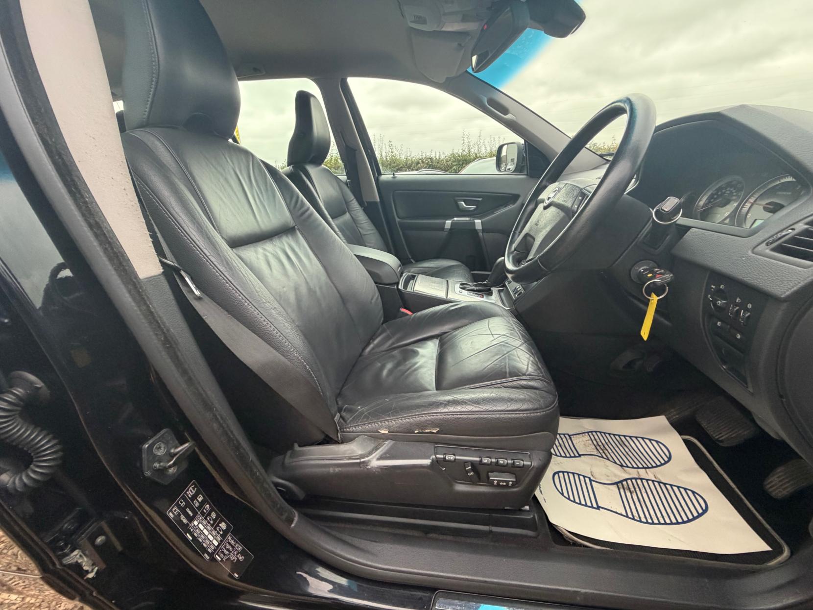 Volvo XC90 2.4 D5 SE SUV 5dr Diesel Geartronic AWD (219 g/km, 200 bhp)