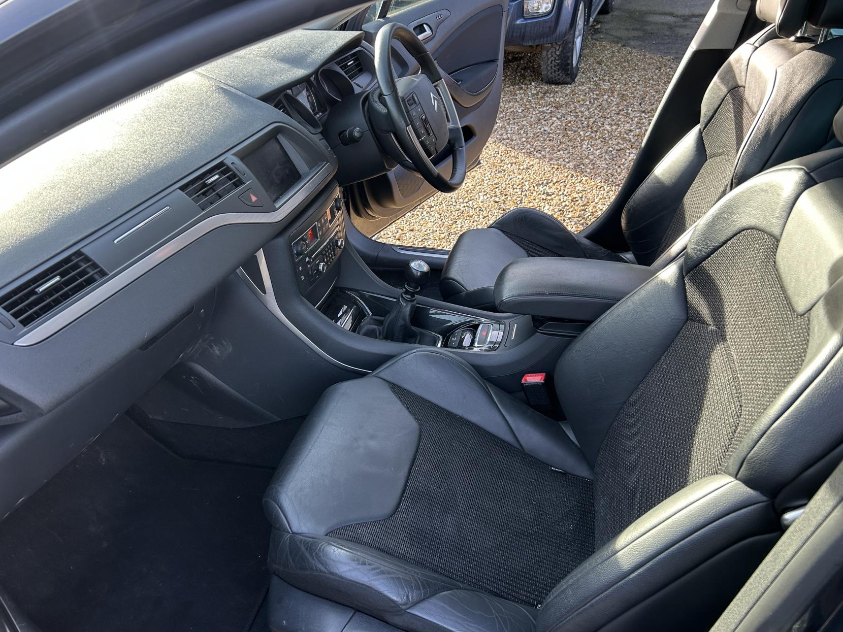 Citroen C5 2.0 HDi Exclusive Estate 5dr Diesel Manual (160 g/km, 138 bhp)