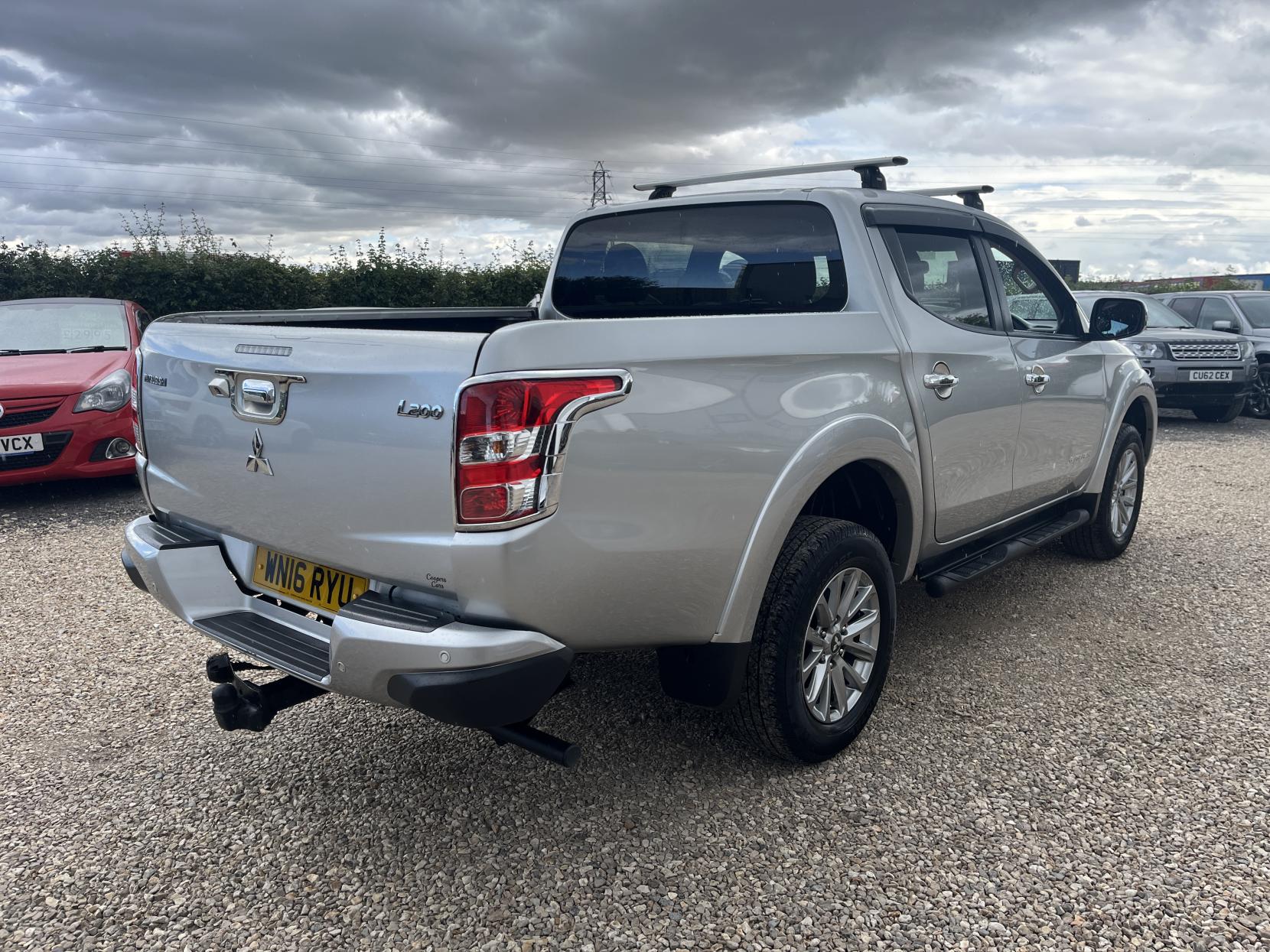 Mitsubishi L200 2.4 DI-D DC Barbarian Pickup Double Cab 4dr Diesel Auto 4WD Euro 5 (178 ps)