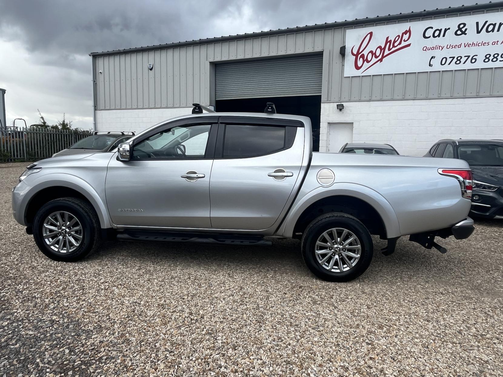 Mitsubishi L200 2.4 DI-D DC Barbarian Pickup Double Cab 4dr Diesel Auto 4WD Euro 5 (178 ps)