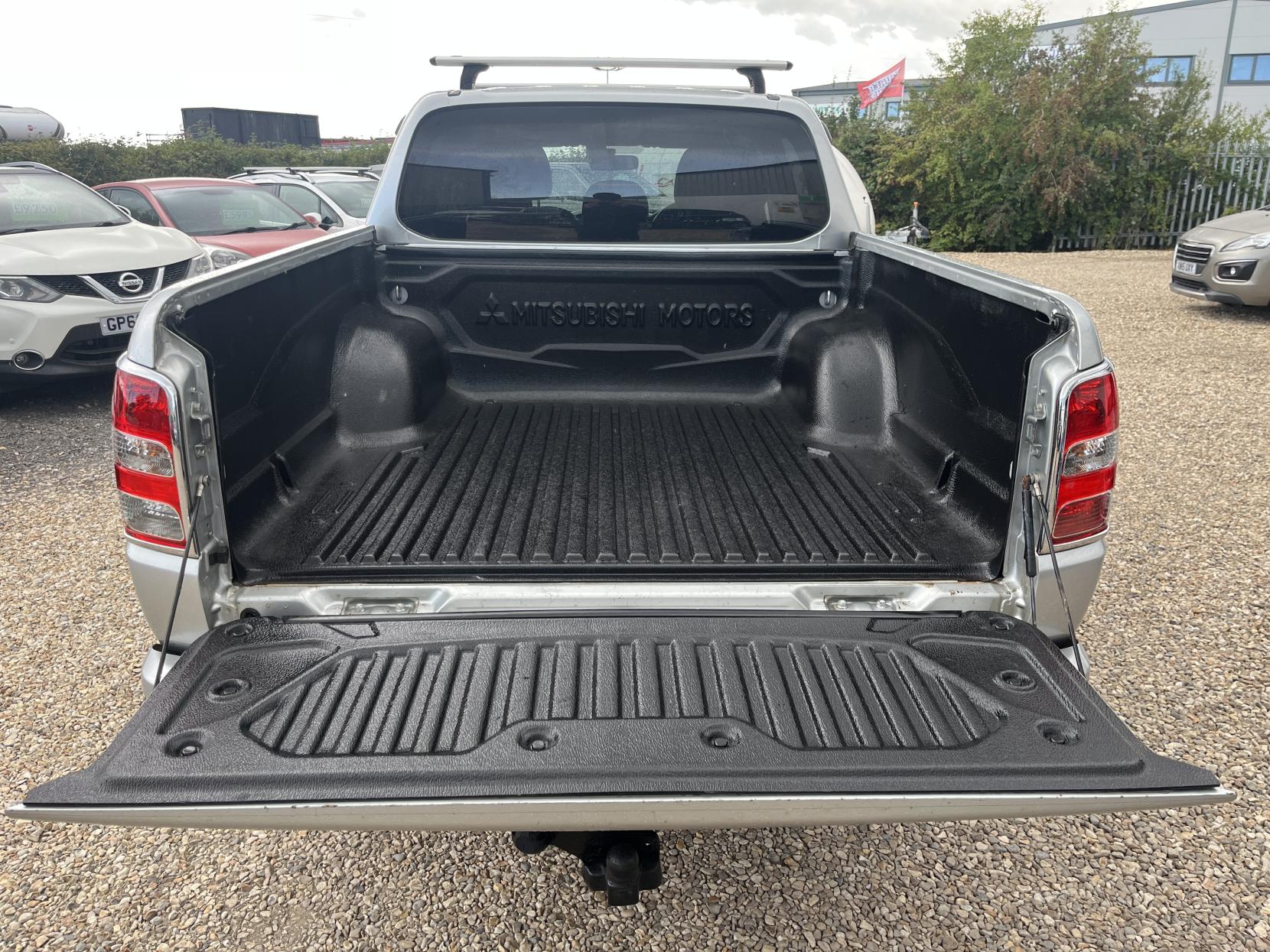 Mitsubishi L200 2.4 DI-D DC Barbarian Pickup Double Cab 4dr Diesel Auto 4WD Euro 5 (178 ps)